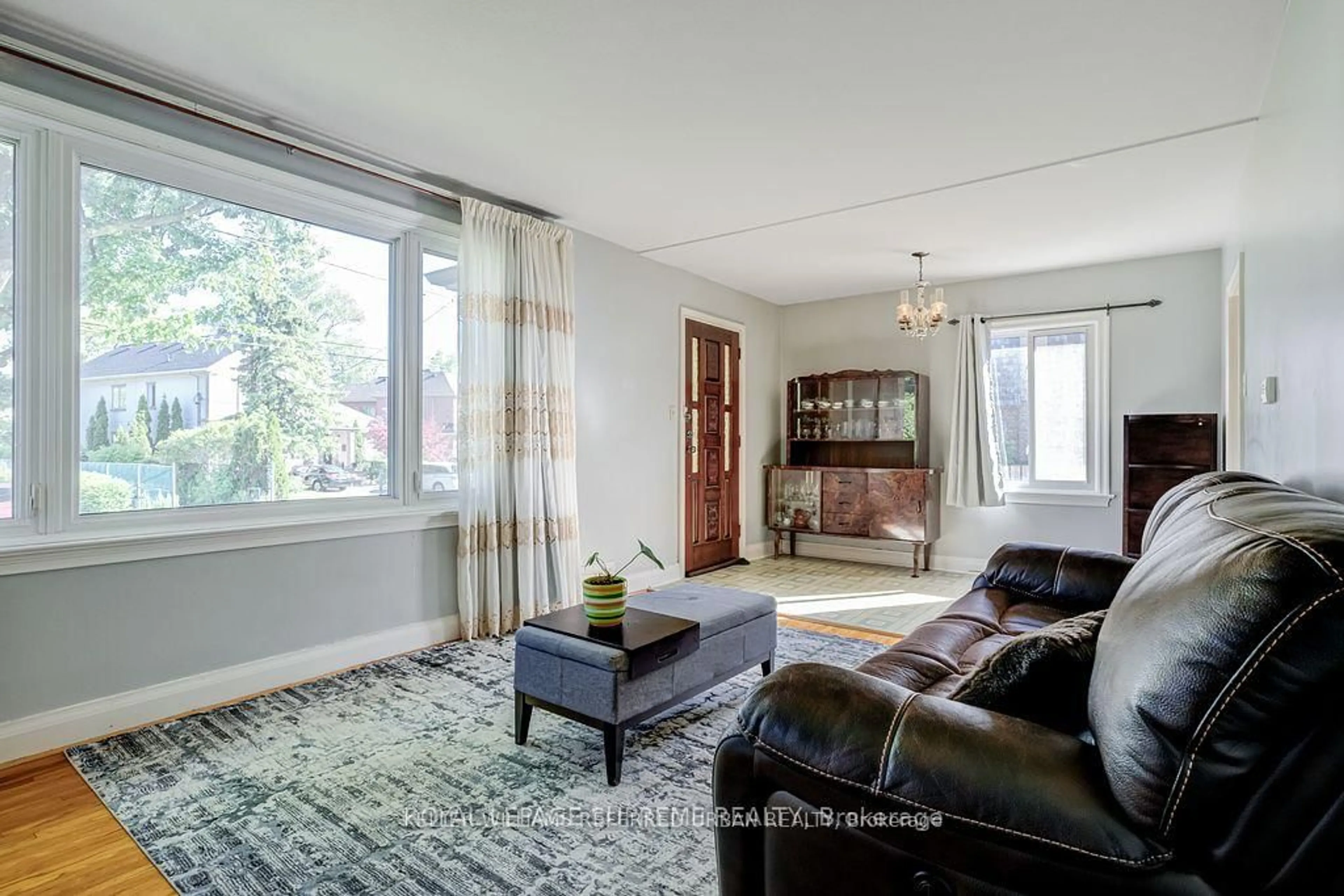 Living room with furniture, unknown for 74 Roberta Dr, Toronto Ontario M6A 2J7