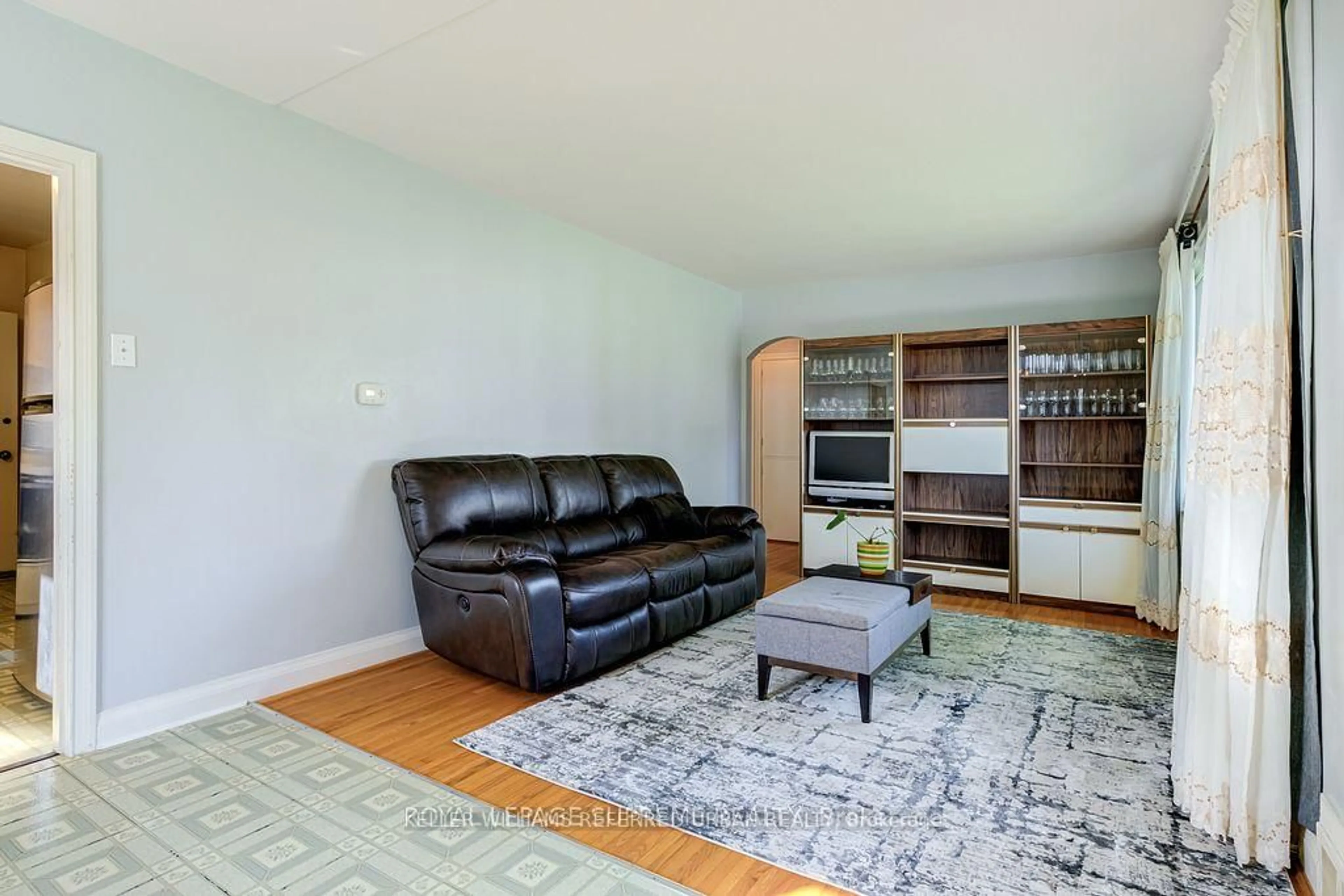 Living room with furniture, unknown for 74 Roberta Dr, Toronto Ontario M6A 2J7