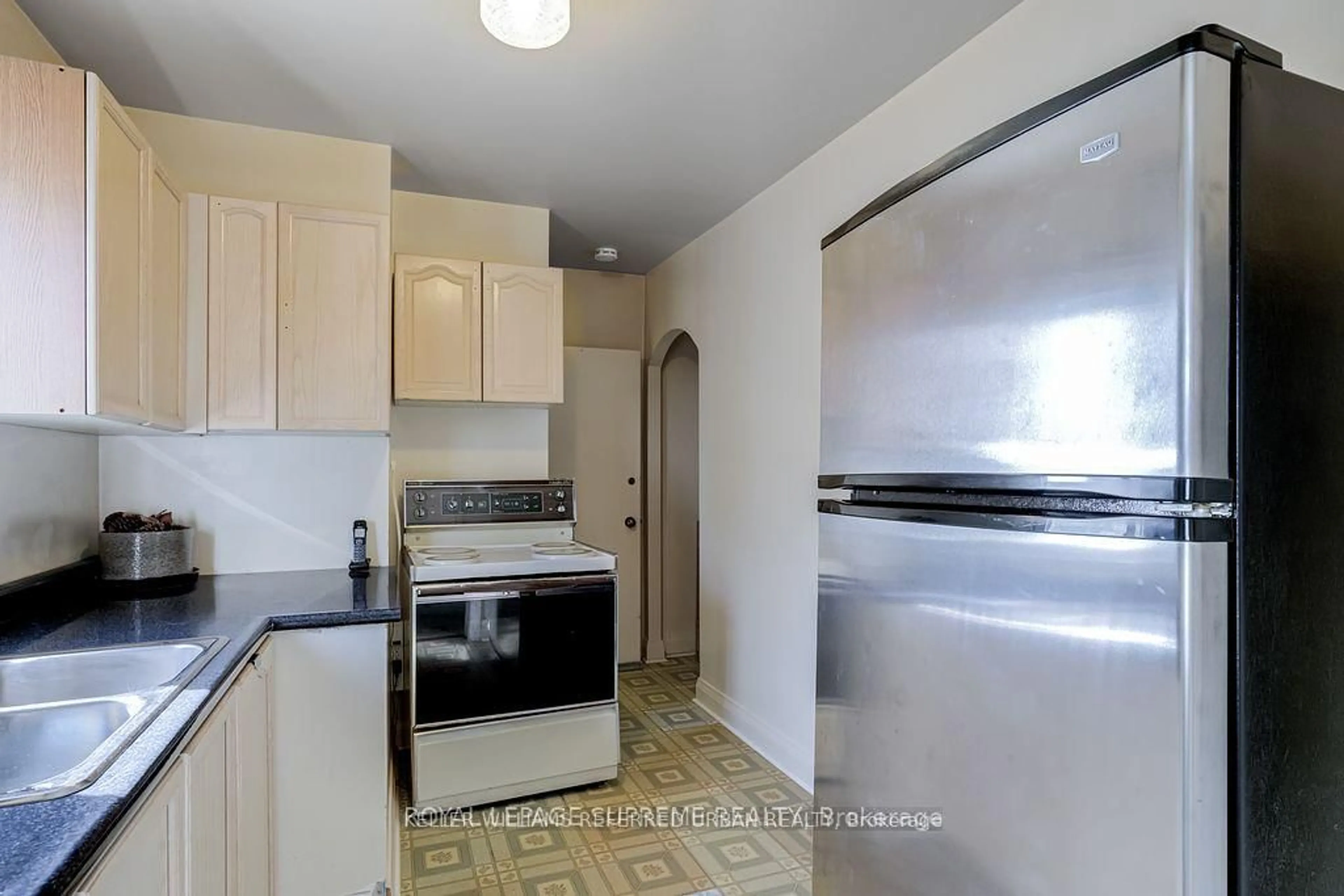 Standard kitchen, unknown for 74 Roberta Dr, Toronto Ontario M6A 2J7