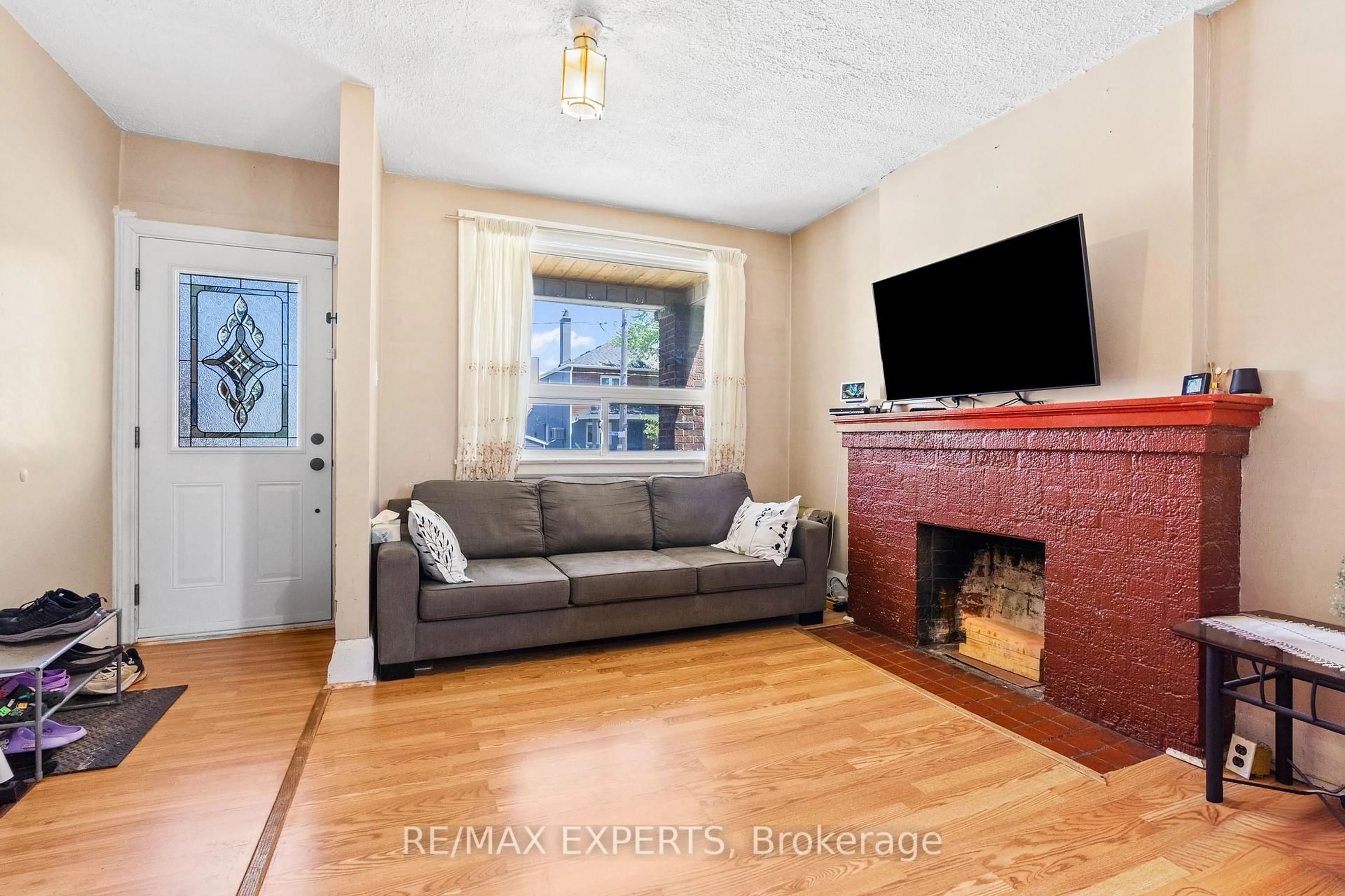 Living room with furniture, unknown for 528 Lauder Ave, Toronto Ontario M6E 3J4