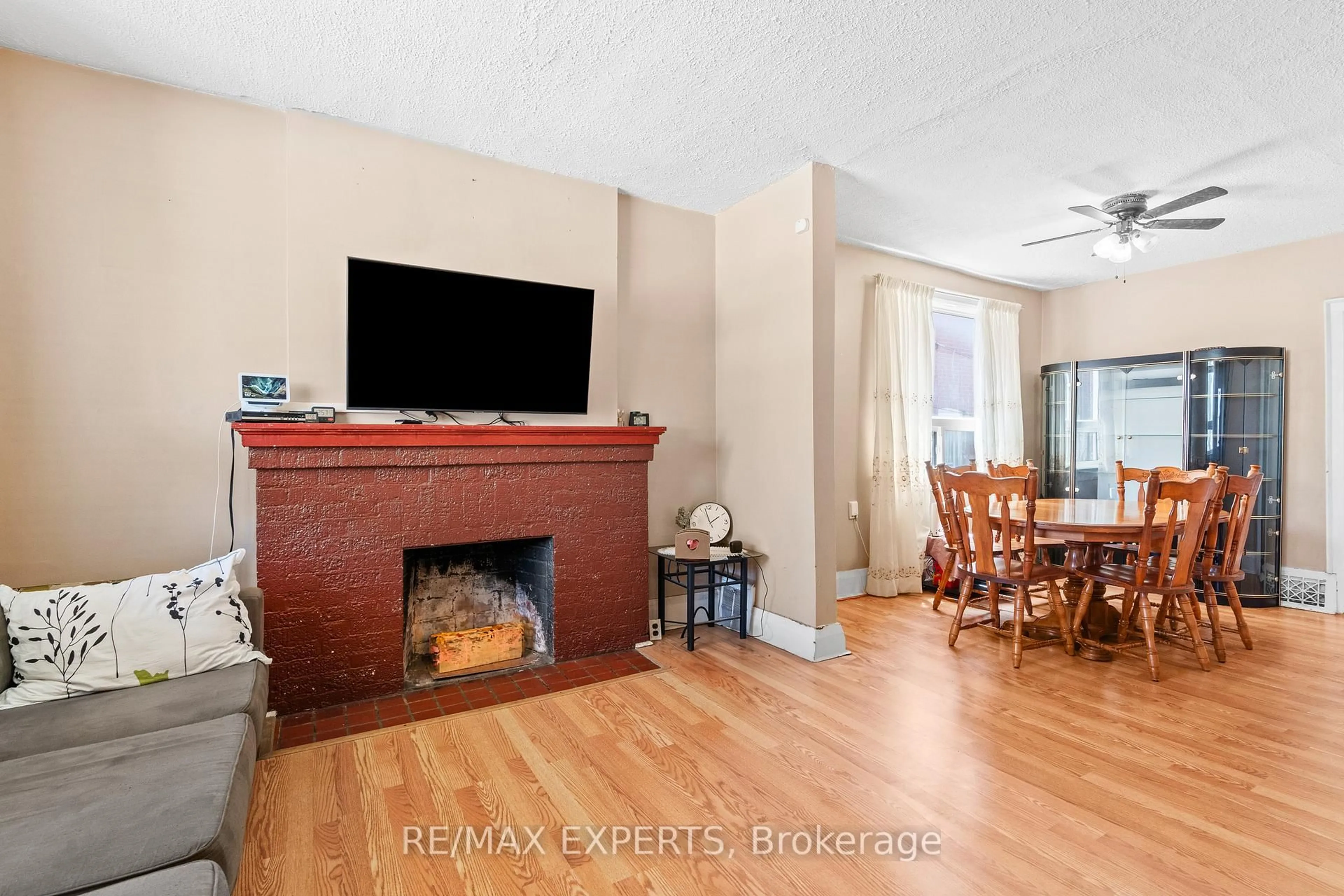 Living room with furniture, unknown for 528 Lauder Ave, Toronto Ontario M6E 3J4