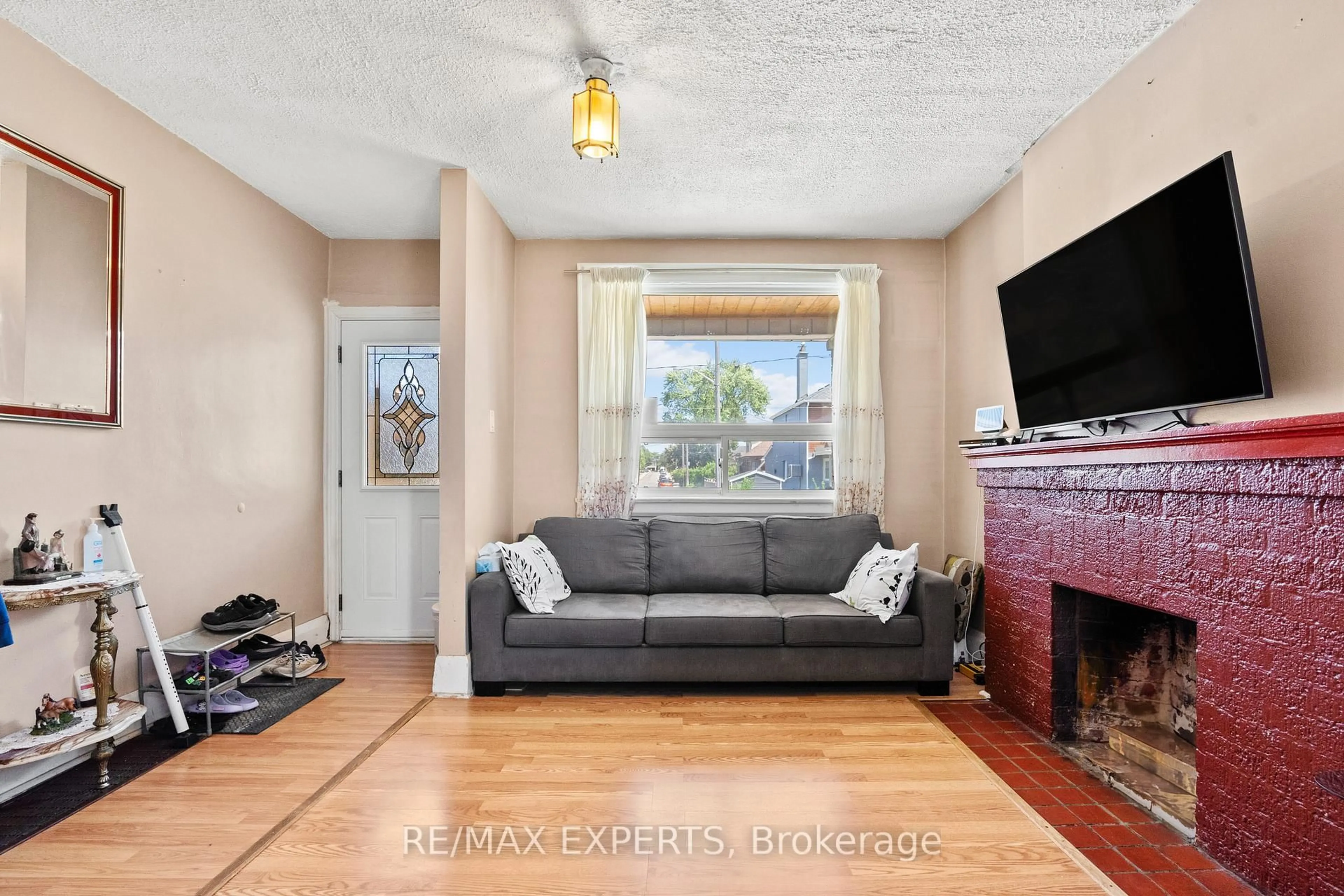 Living room with furniture, unknown for 528 Lauder Ave, Toronto Ontario M6E 3J4