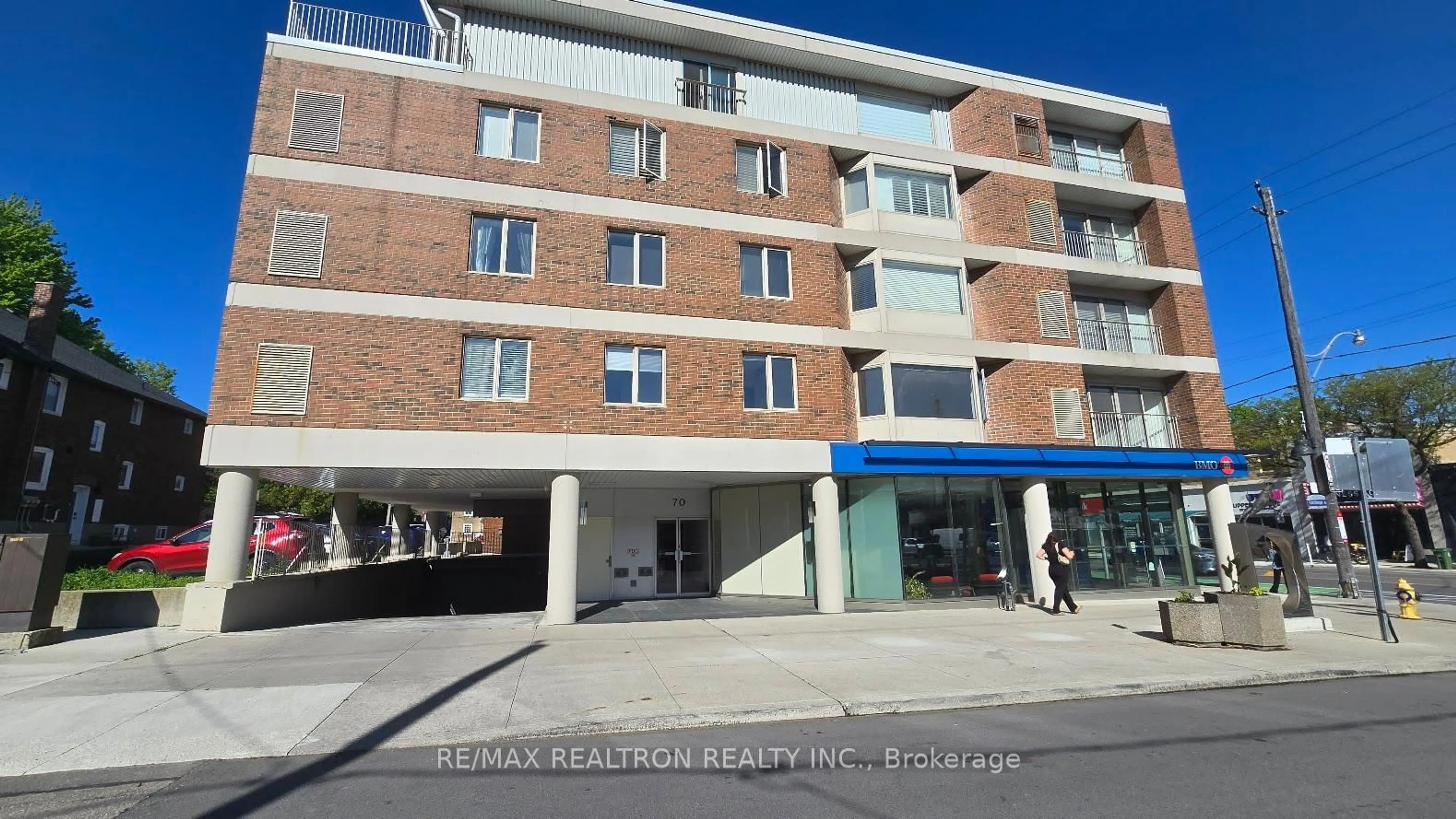 Indoor foyer for 70 Elmsthorpe Ave #103, Toronto Ontario M5P 2L7
