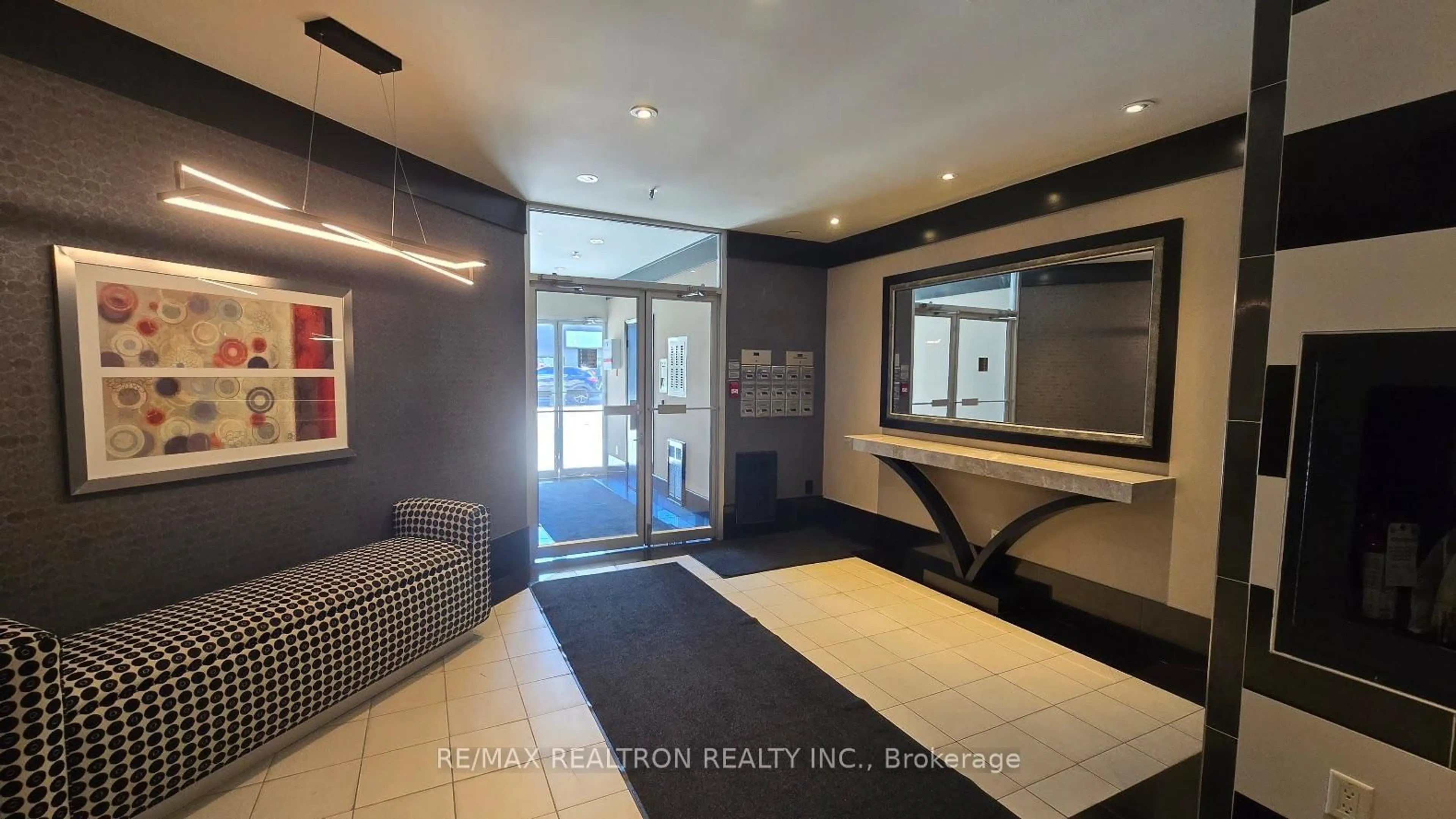 Lobby for 70 Elmsthorpe Ave #103, Toronto Ontario M5P 2L7