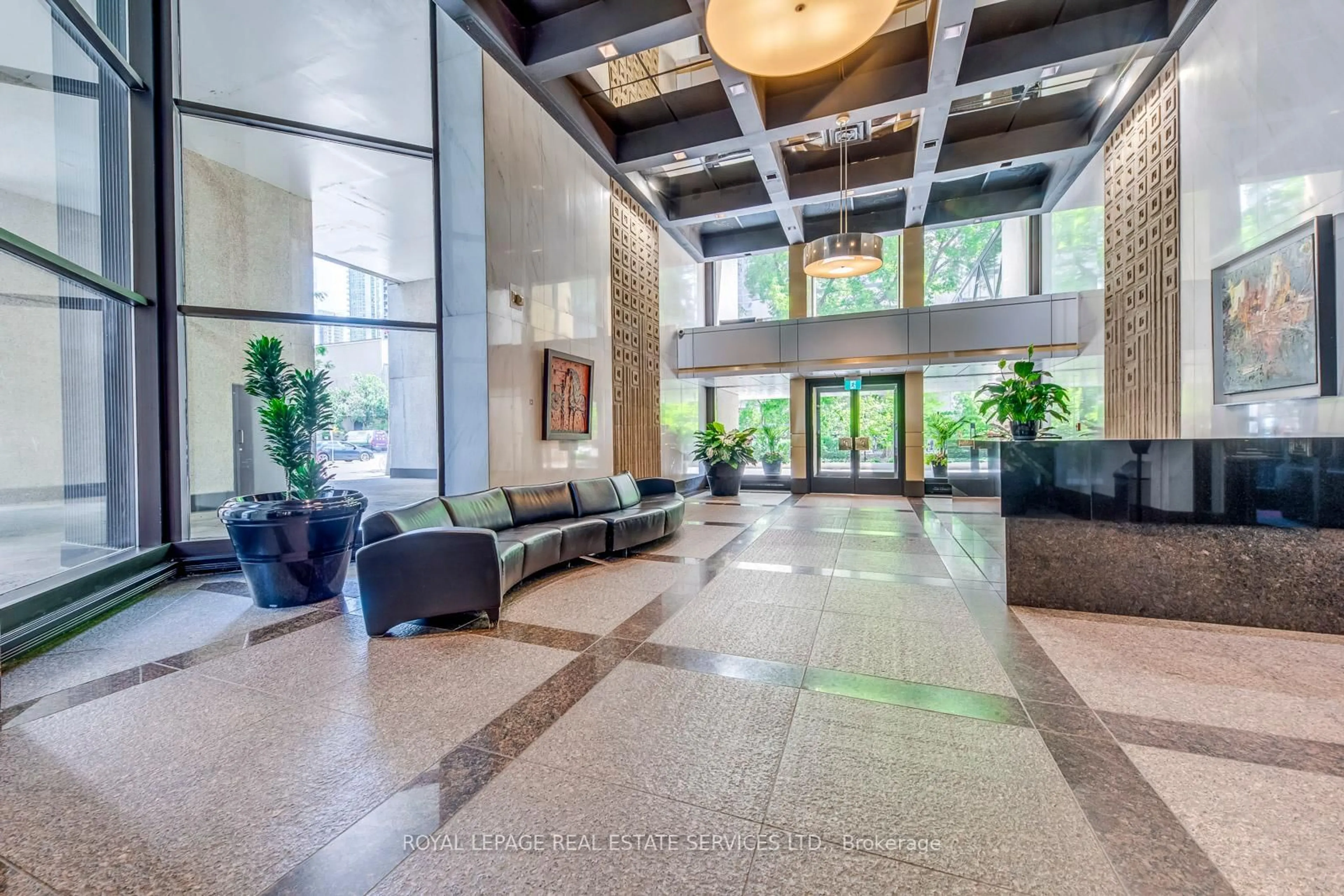 Lobby for 33 Harbour Sq #1032, Toronto Ontario M5J 2G2
