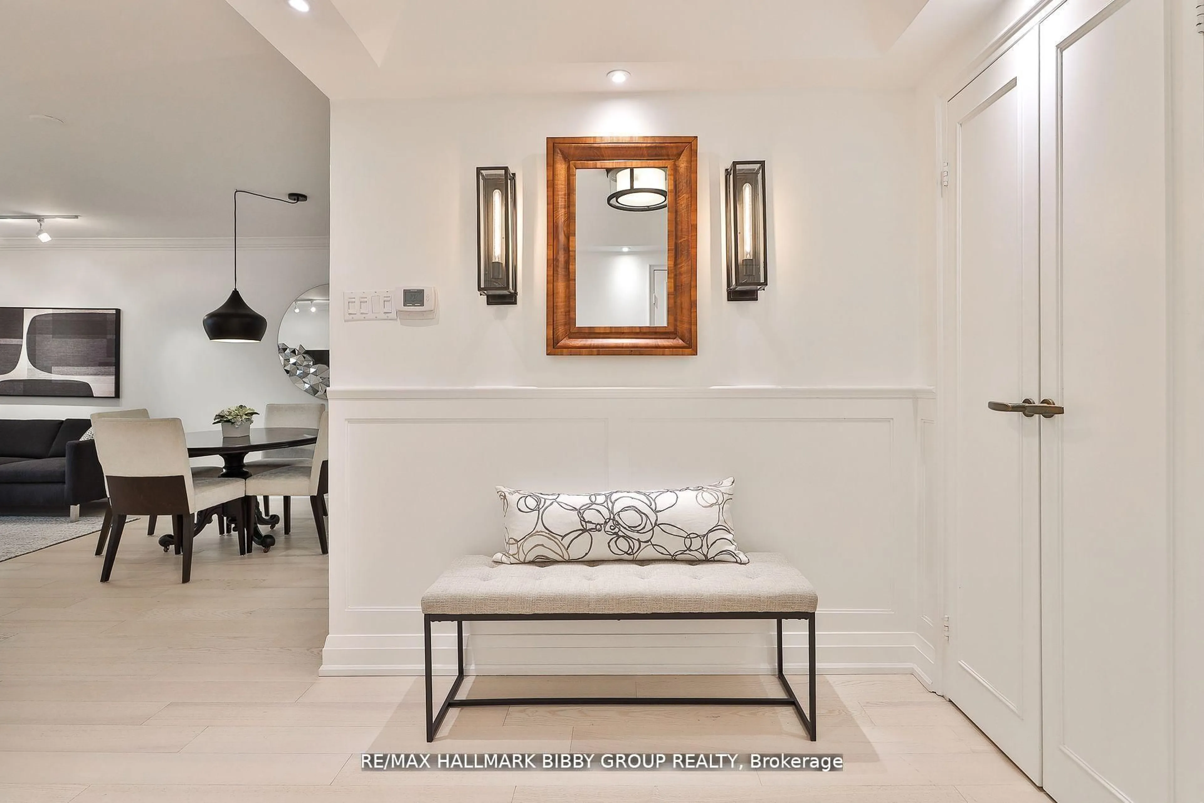 Indoor entryway for 61 St Clair Ave #206, Toronto Ontario M4V 2Y8