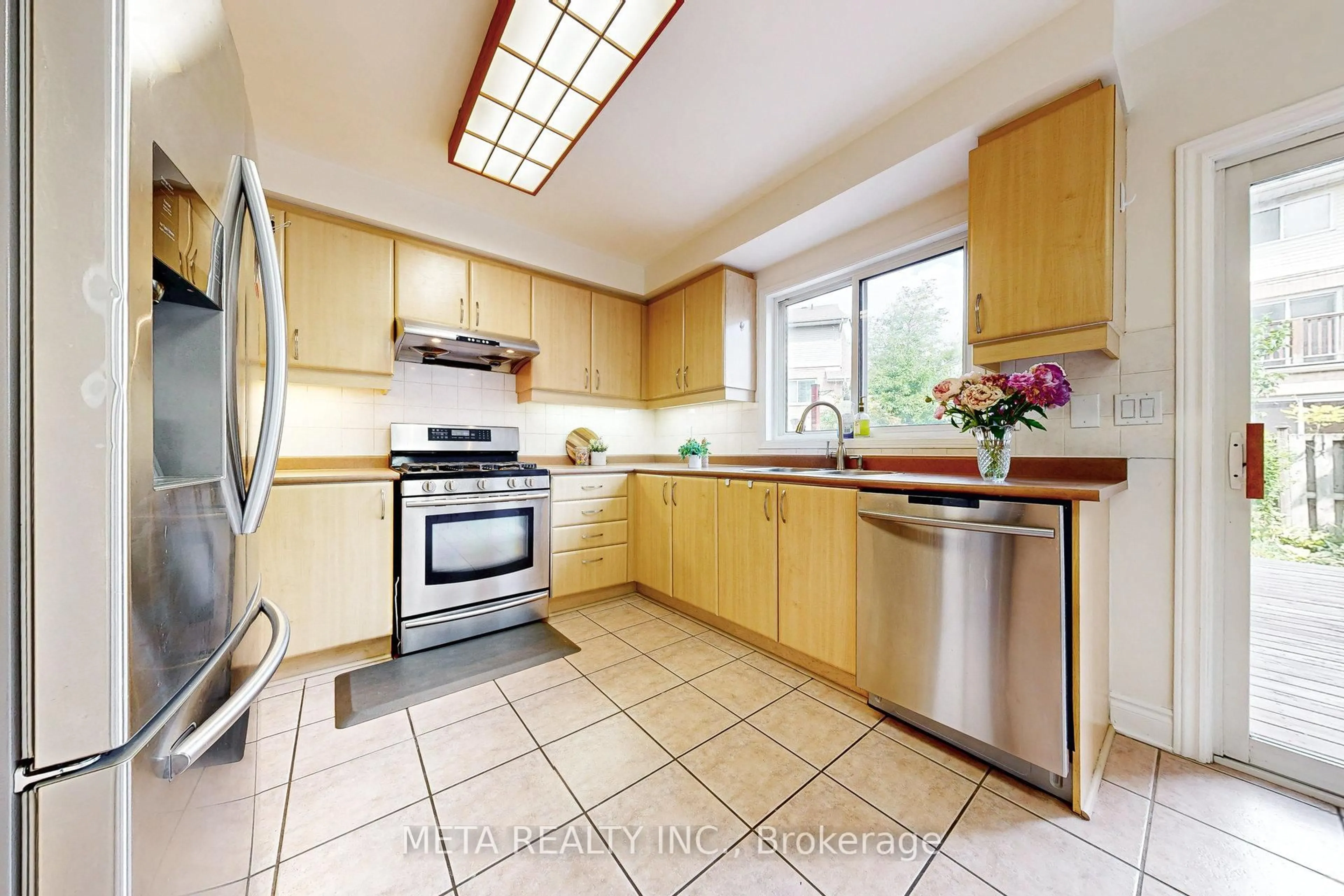 Standard kitchen, ceramic/tile floor for 26 Rumi Cres, Toronto Ontario M4A 2X6