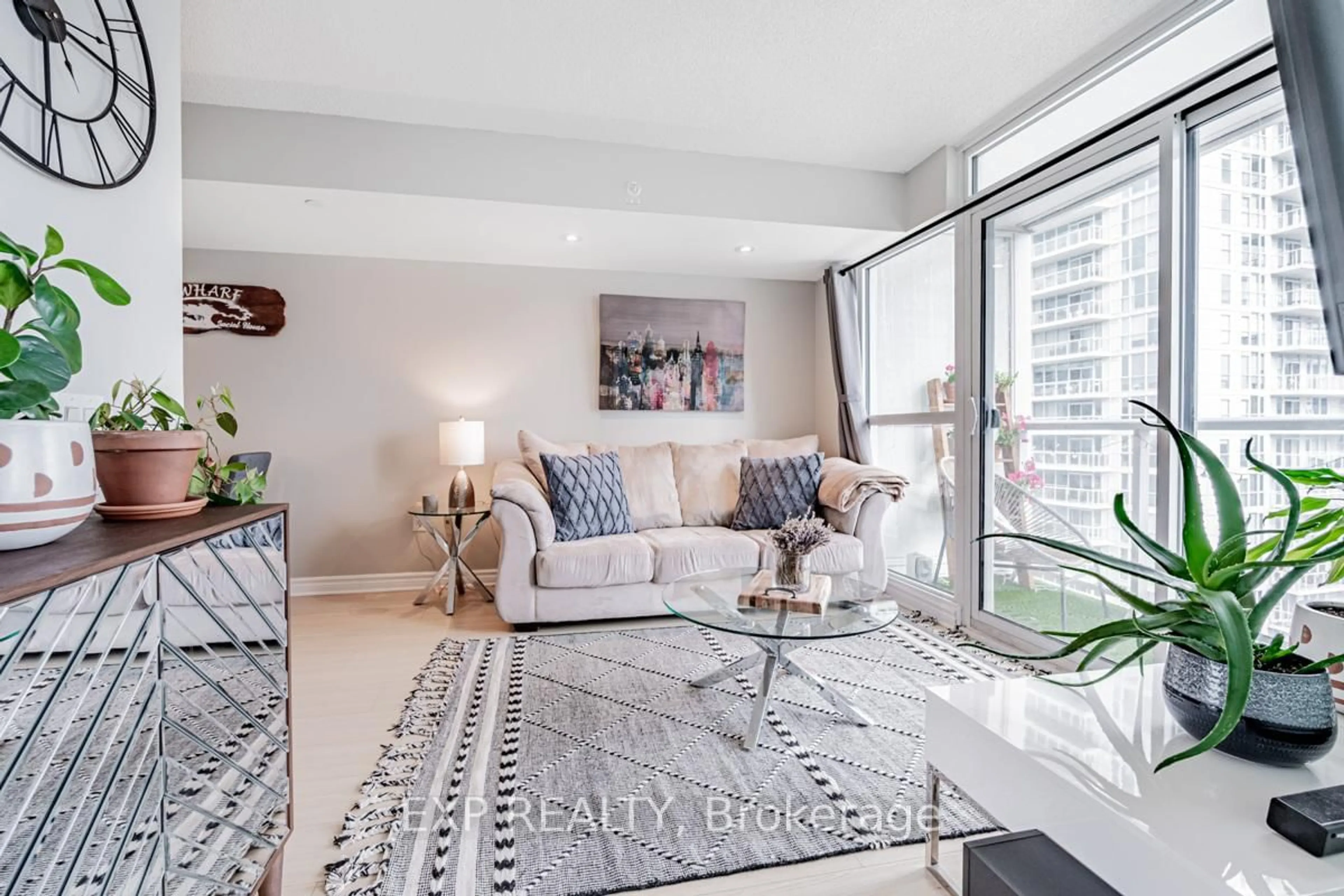 Living room with furniture, unknown for 85 Queens Wharf Rd, Toronto Ontario M5V 0J9