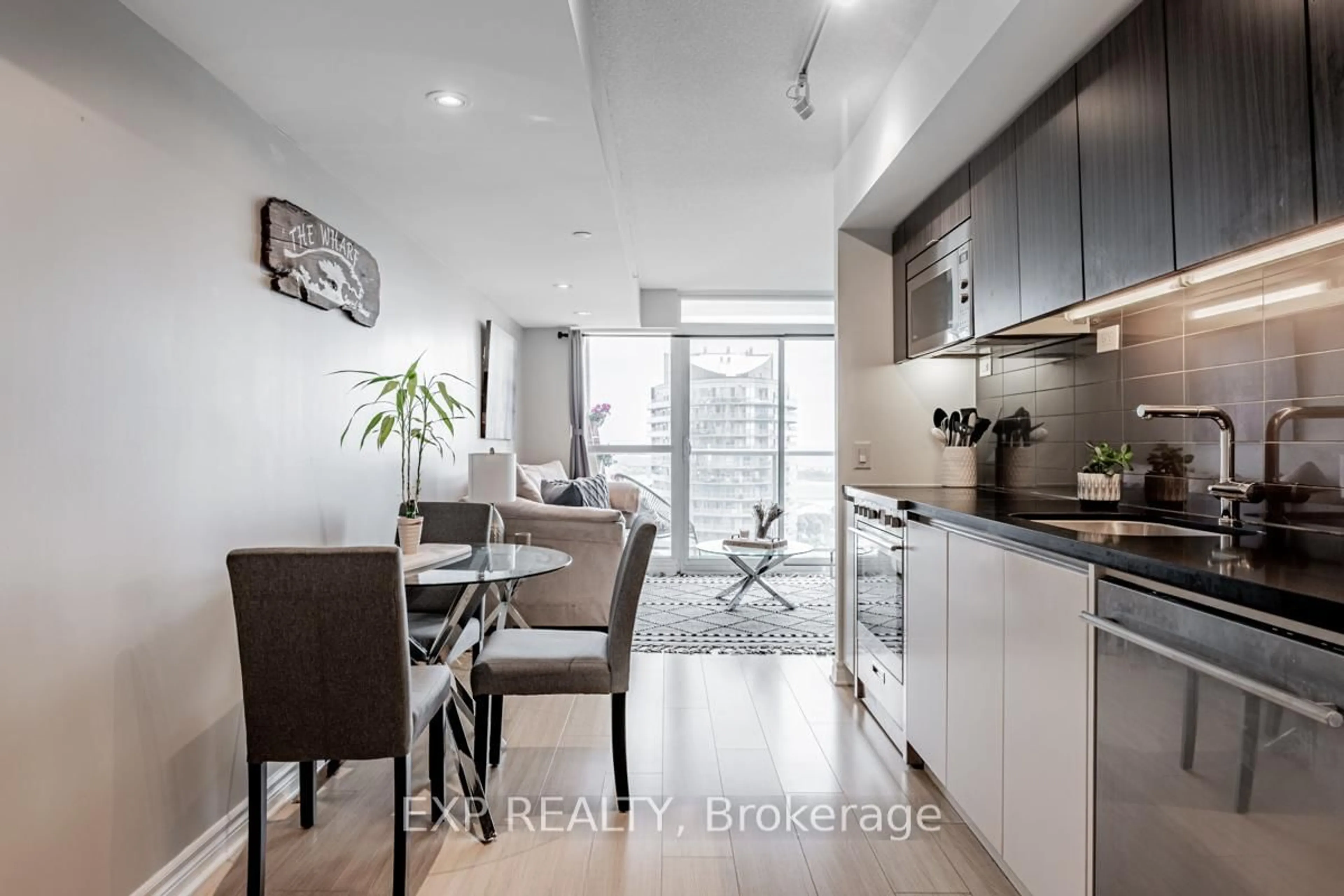 Open concept kitchen, unknown for 85 Queens Wharf Rd, Toronto Ontario M5V 0J9