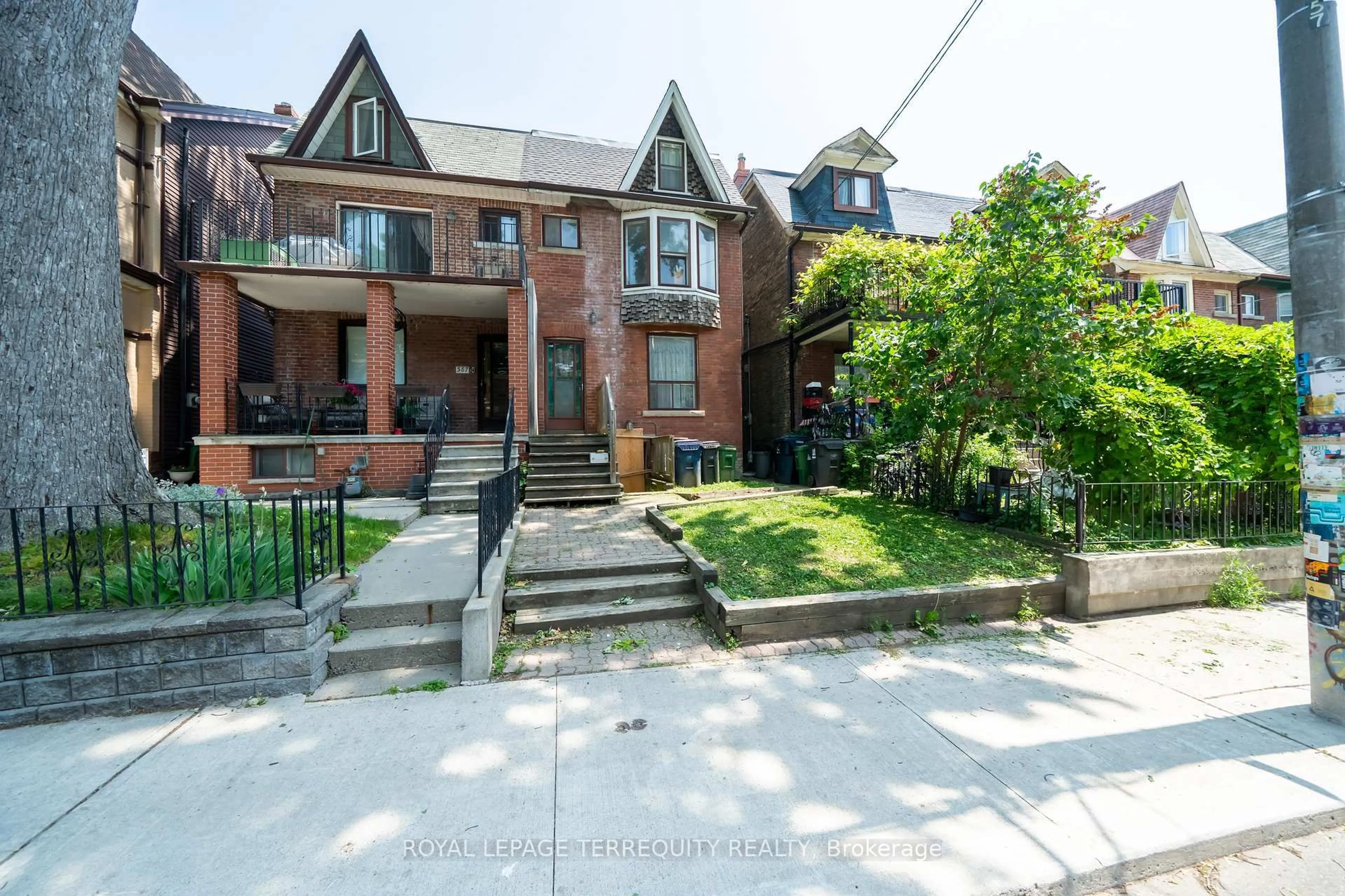 Unknown for 585 Shaw St, Toronto Ontario M6G 3L5