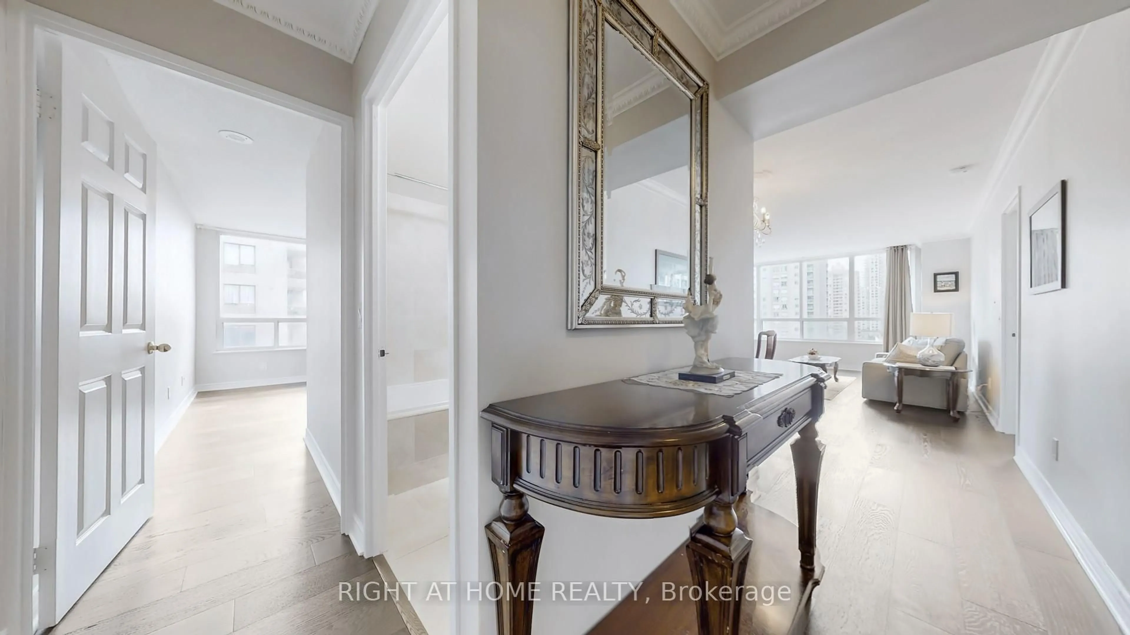 Indoor entryway for 18 Parkview Ave #906, Toronto Ontario M2N 7H7
