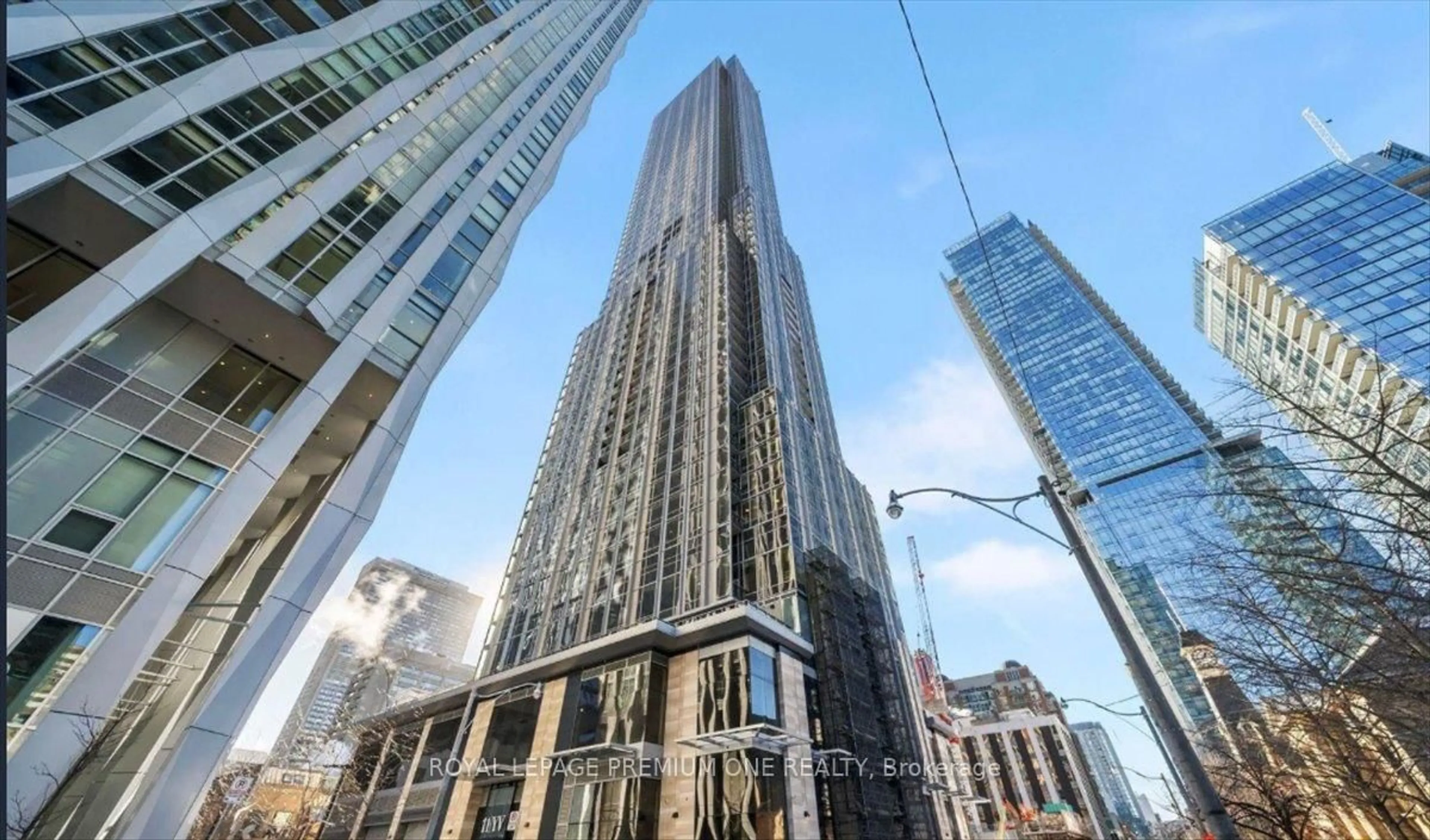 Indoor foyer for 11 Yorkville Ave #6007, Toronto Ontario M4W 1L2
