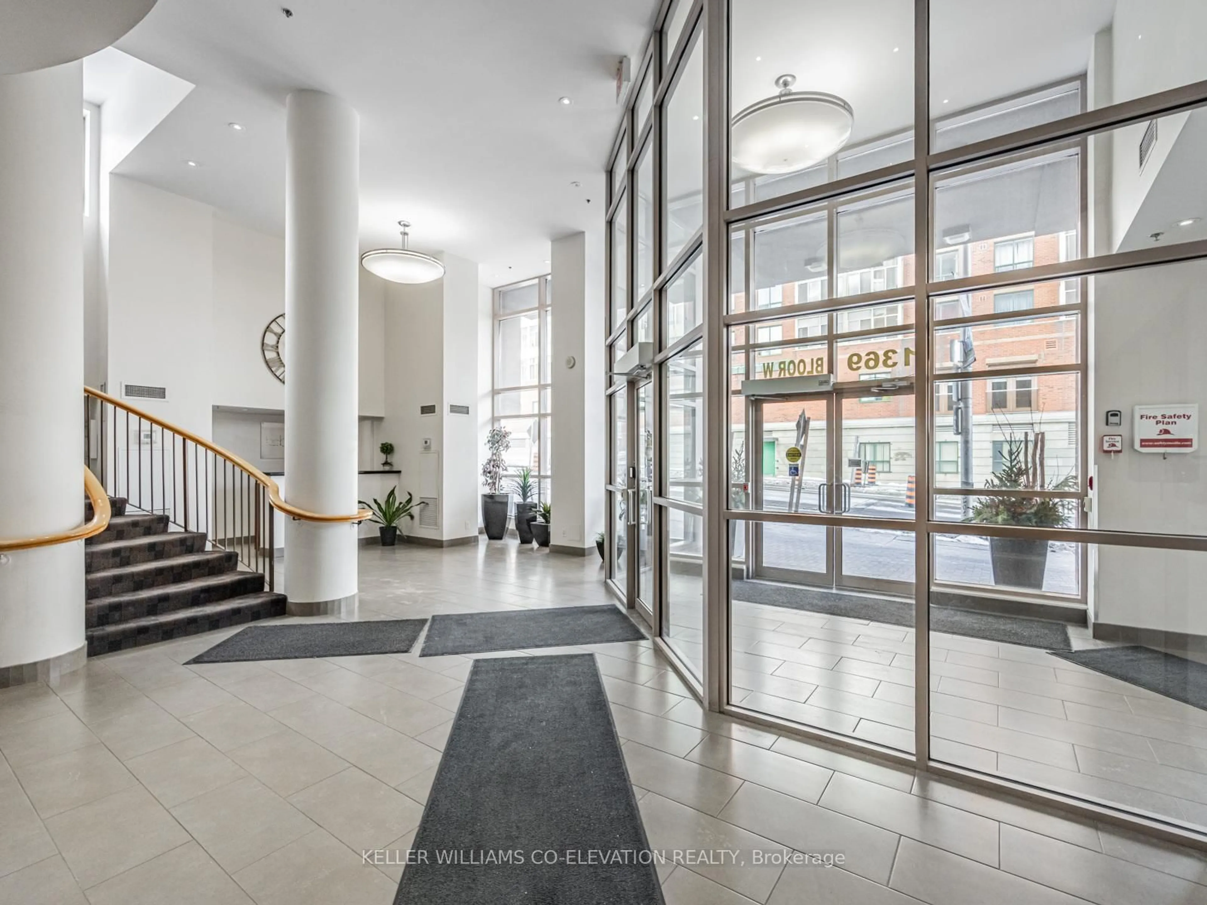 Indoor foyer for 1369 Bloor St #1215, Toronto Ontario M6P 4J4
