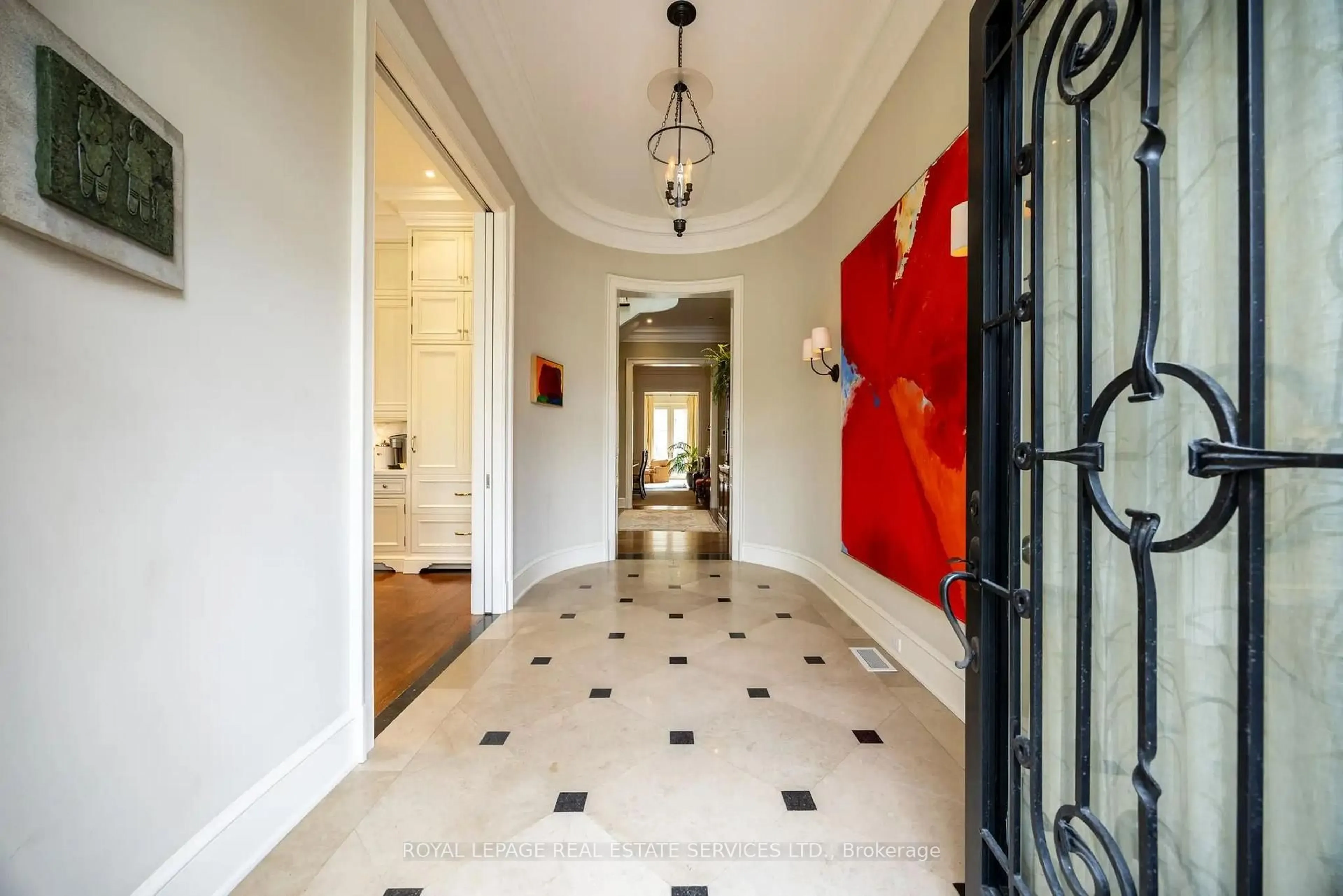 Indoor foyer for 27 Heath St, Toronto Ontario M4V 1T2