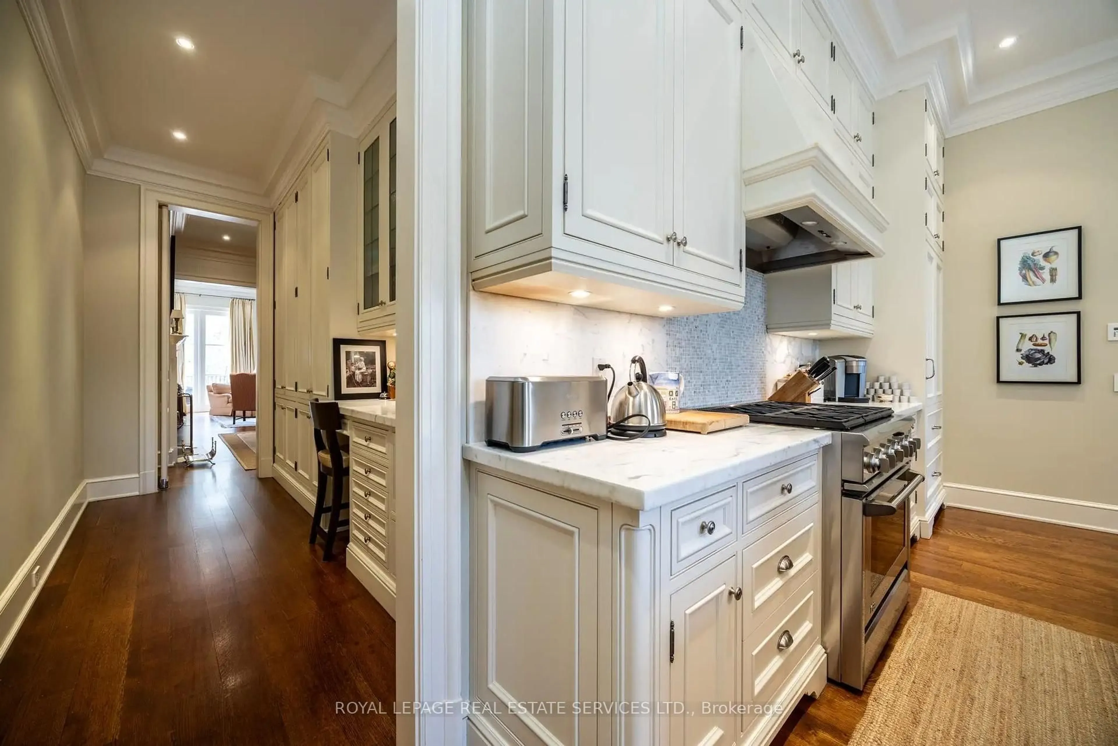 Open concept kitchen, unknown for 27 Heath St, Toronto Ontario M4V 1T2