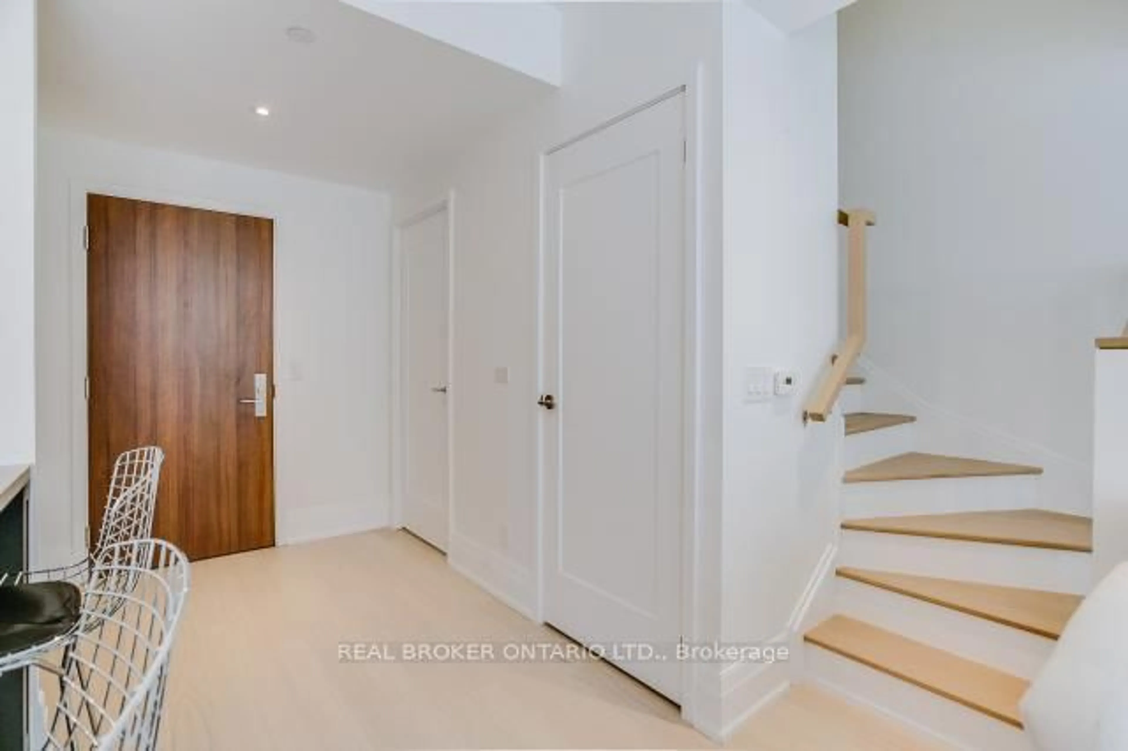 Indoor foyer for 25 Malcolm Rd #TH-112, Toronto Ontario M4G 0C1