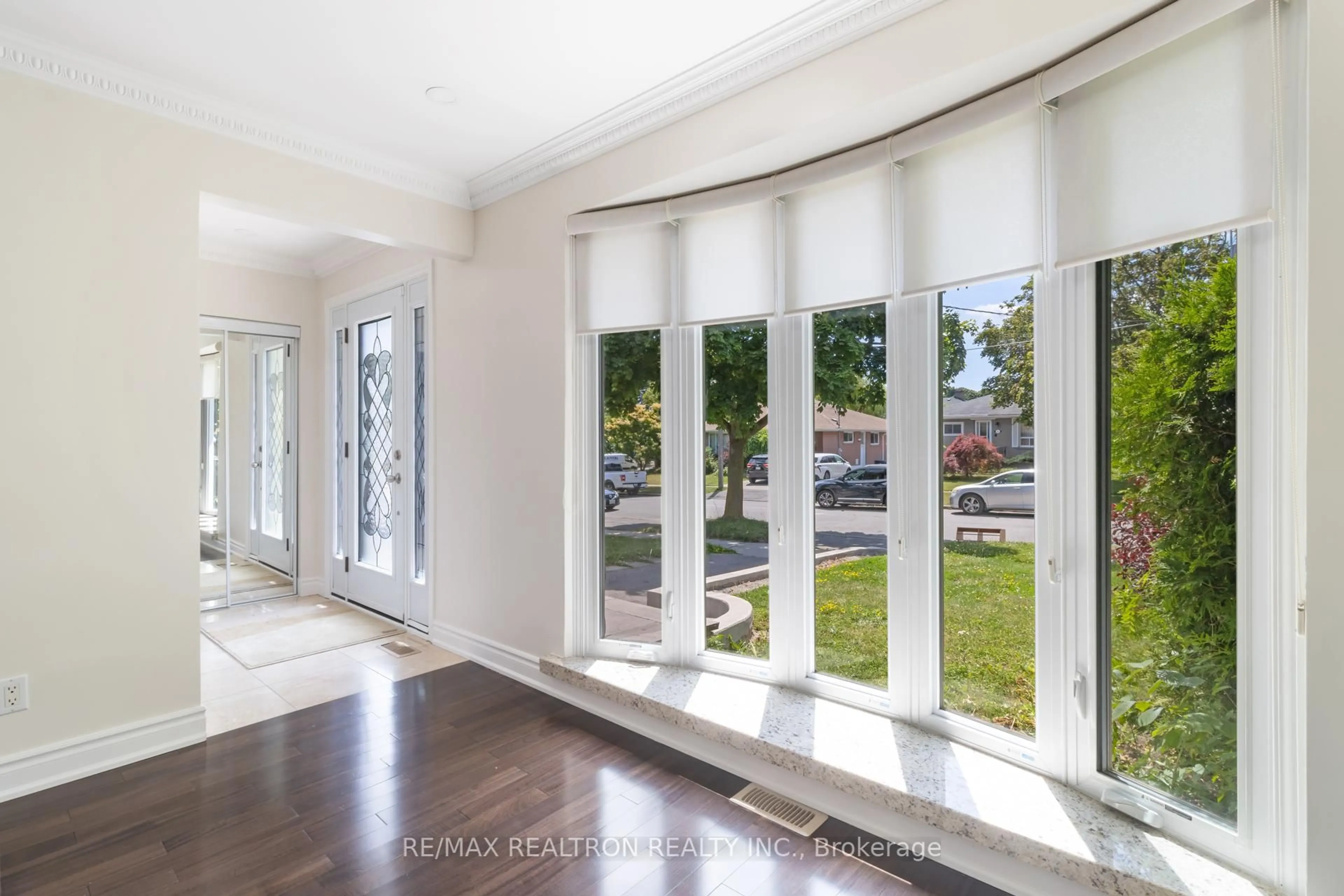 Indoor entryway for 44 Caracas Rd, Toronto Ontario M2K 1A9