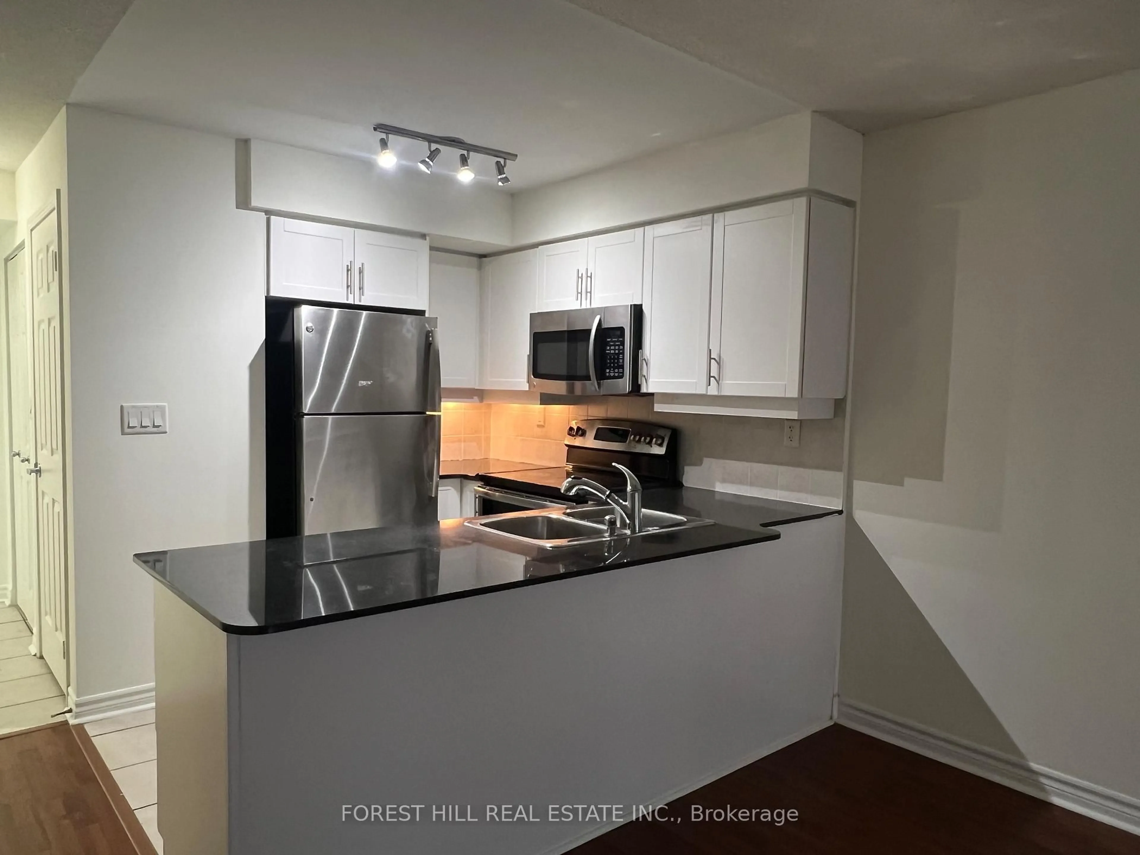 Standard kitchen, unknown for 19 Barberry Pl #418, Toronto Ontario M2K 3E3