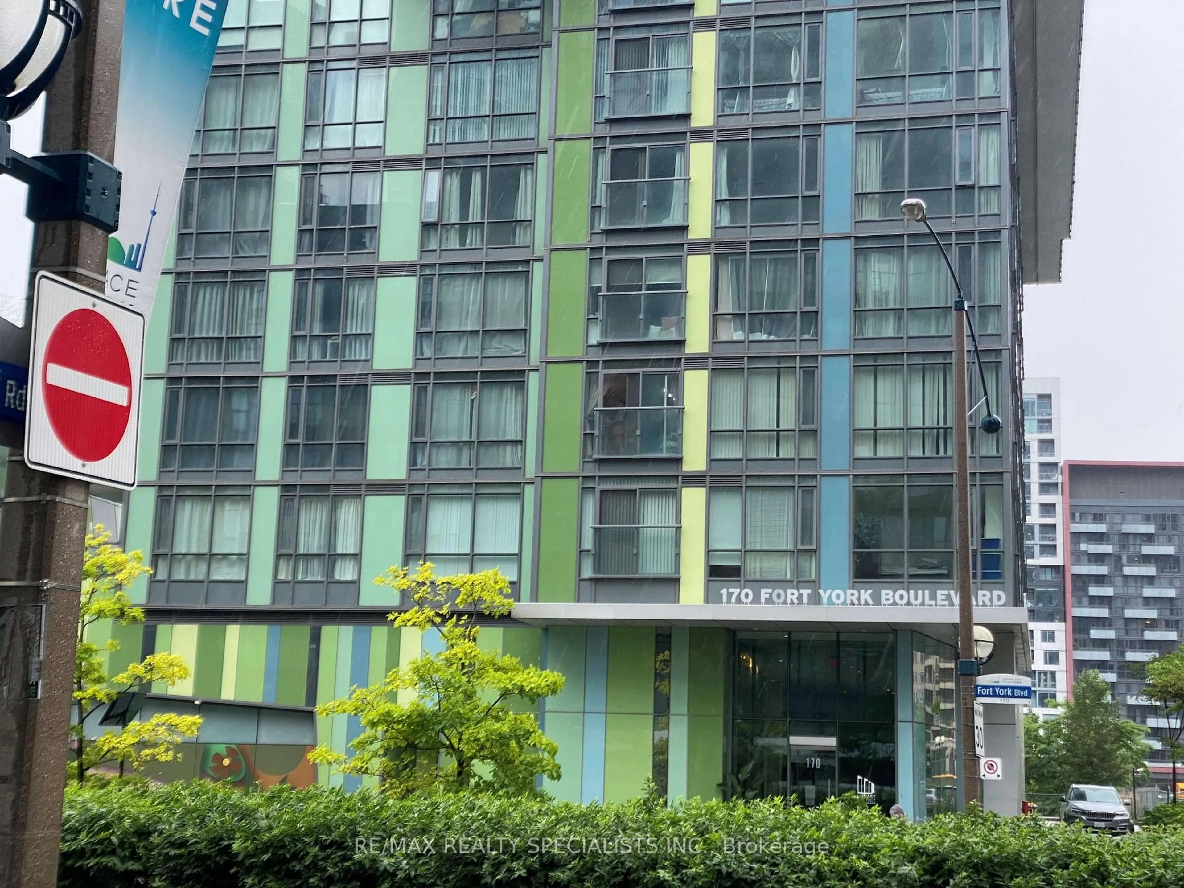 Indoor foyer for 170 Fort York Blvd #1901, Toronto Ontario M5V 0E6