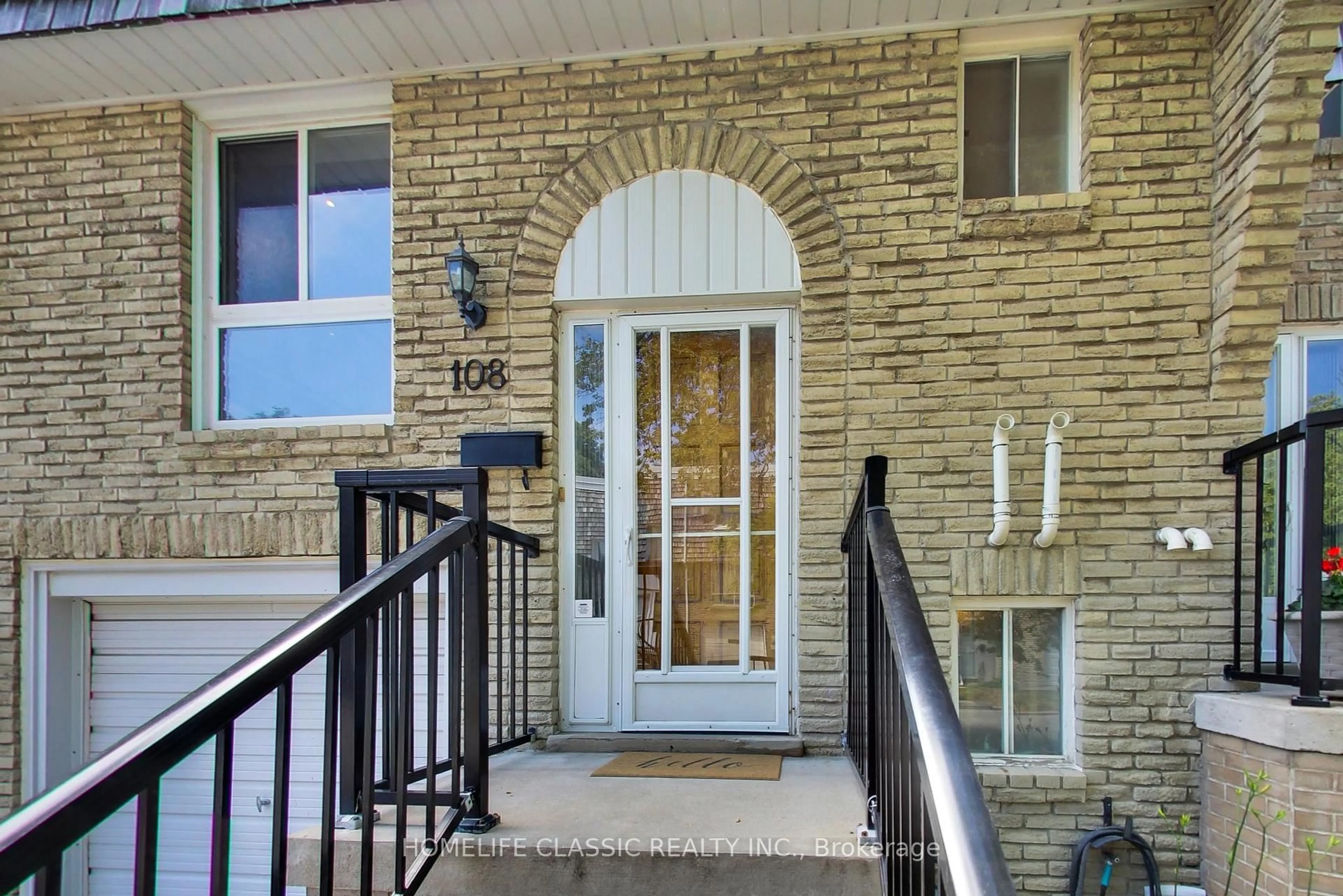 Indoor entryway for 108 Wild Briarway, Toronto Ontario M2J 2L2