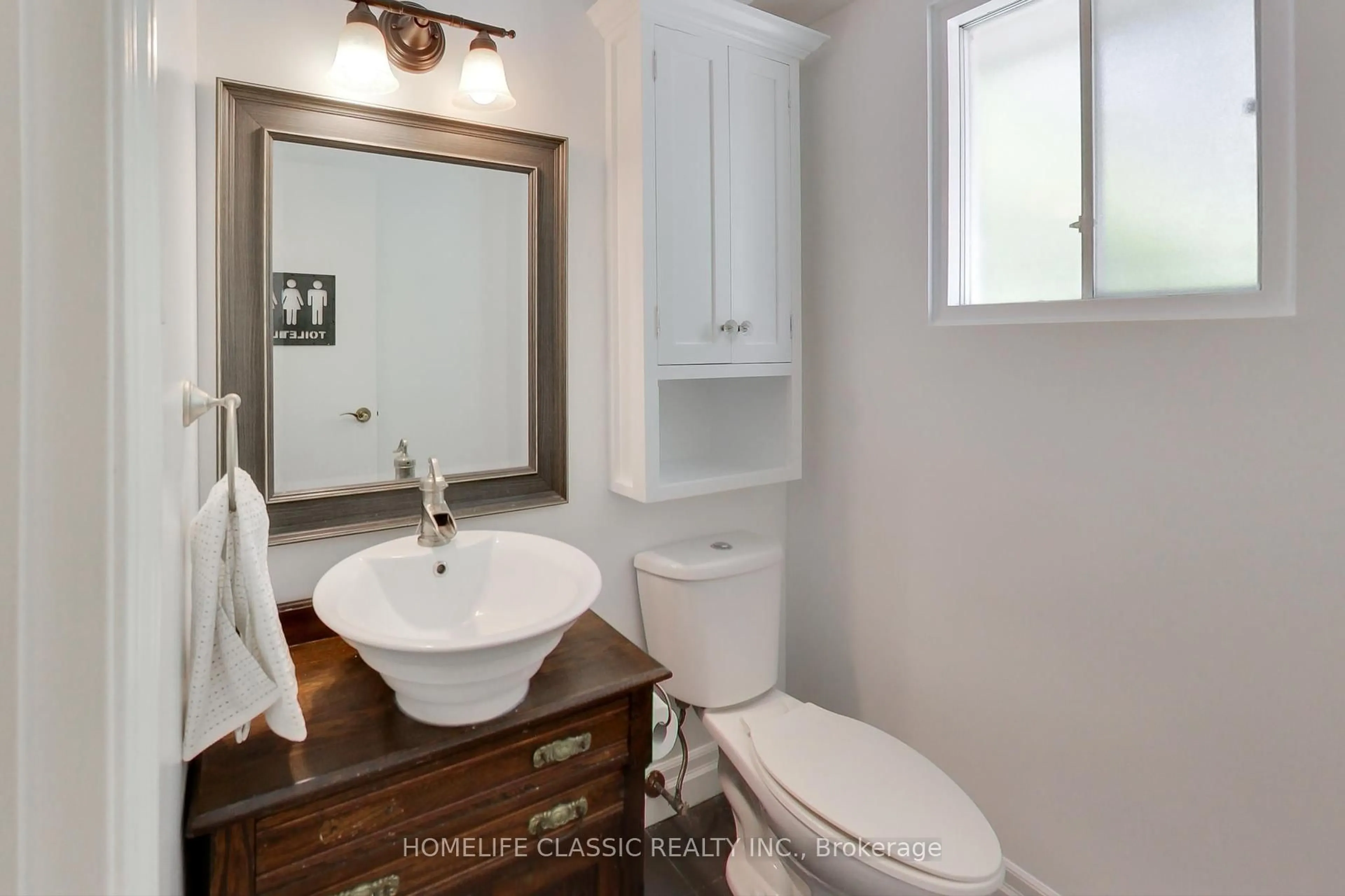 Standard bathroom, ceramic/tile floor for 108 Wild Briarway, Toronto Ontario M2J 2L2