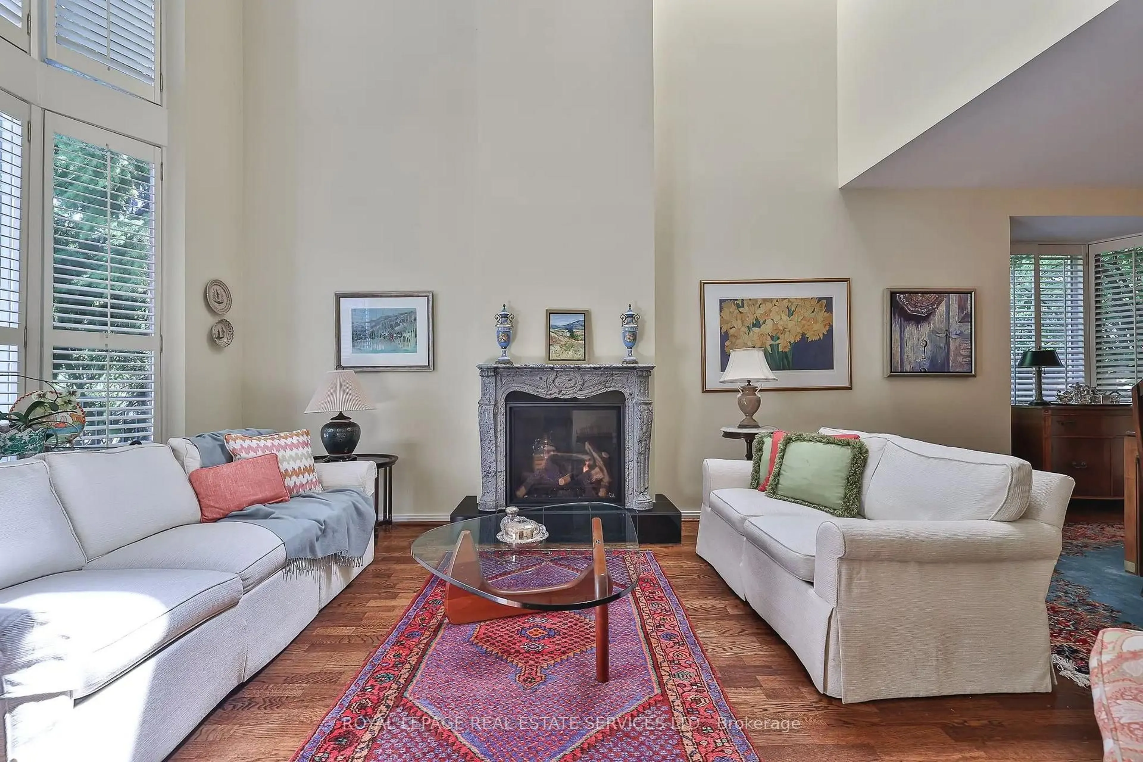 Living room with furniture, unknown for 29 Lonsdale Rd, Toronto Ontario M4V 1W4