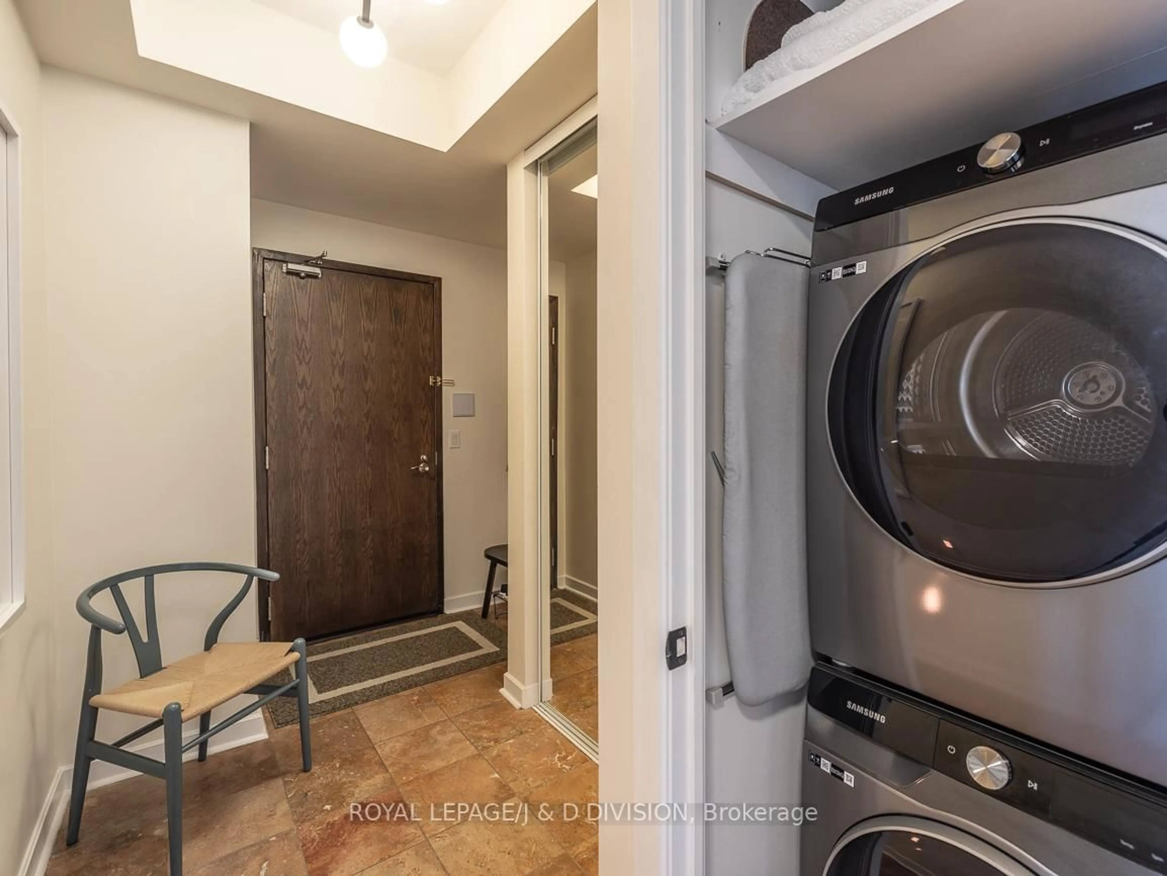 Laundry room for 438 Richmond St #610, Toronto Ontario M5V 3S6