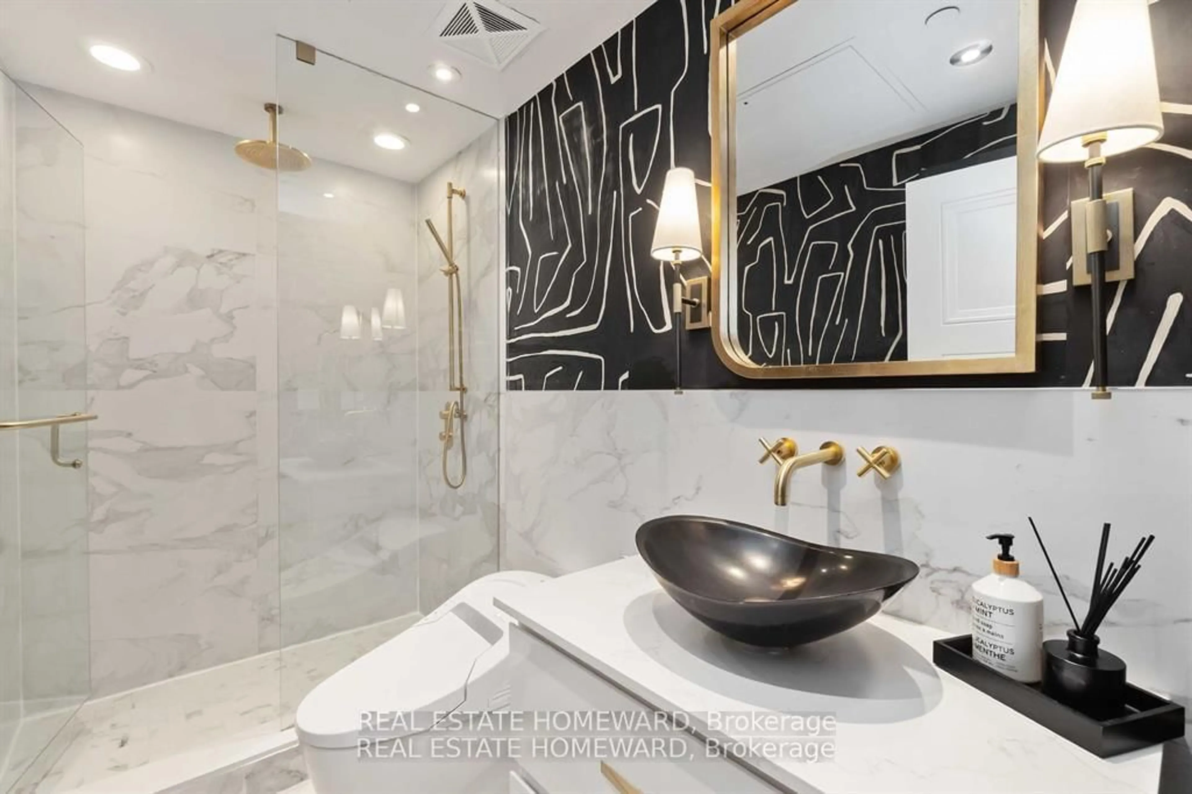 Contemporary bathroom, ceramic/tile floor for 32 Davenport Rd #1401, Toronto Ontario M5R 0B5