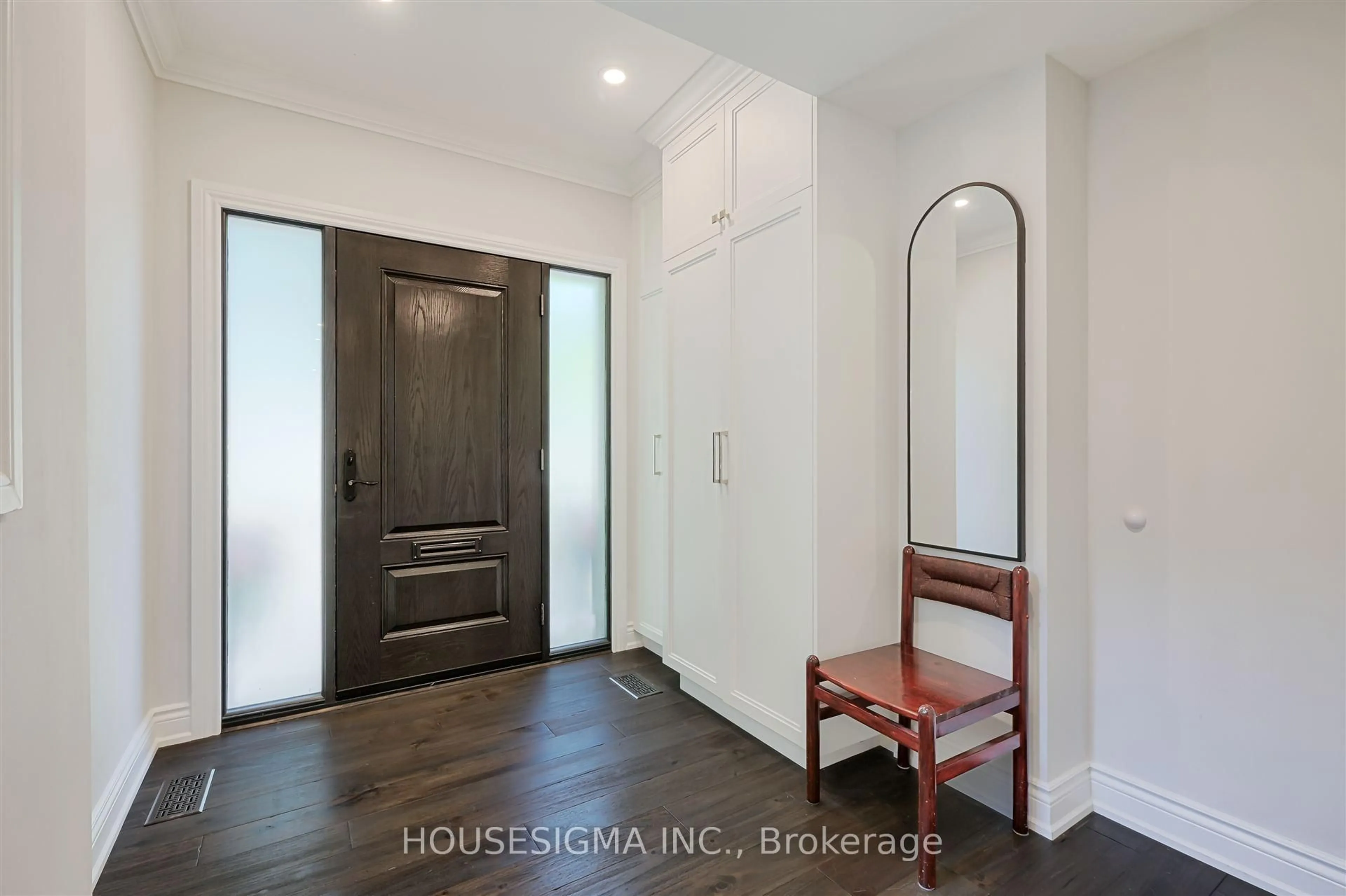 Indoor entryway for 5 Ridge Hill Dr, Toronto Ontario M6C 2J2