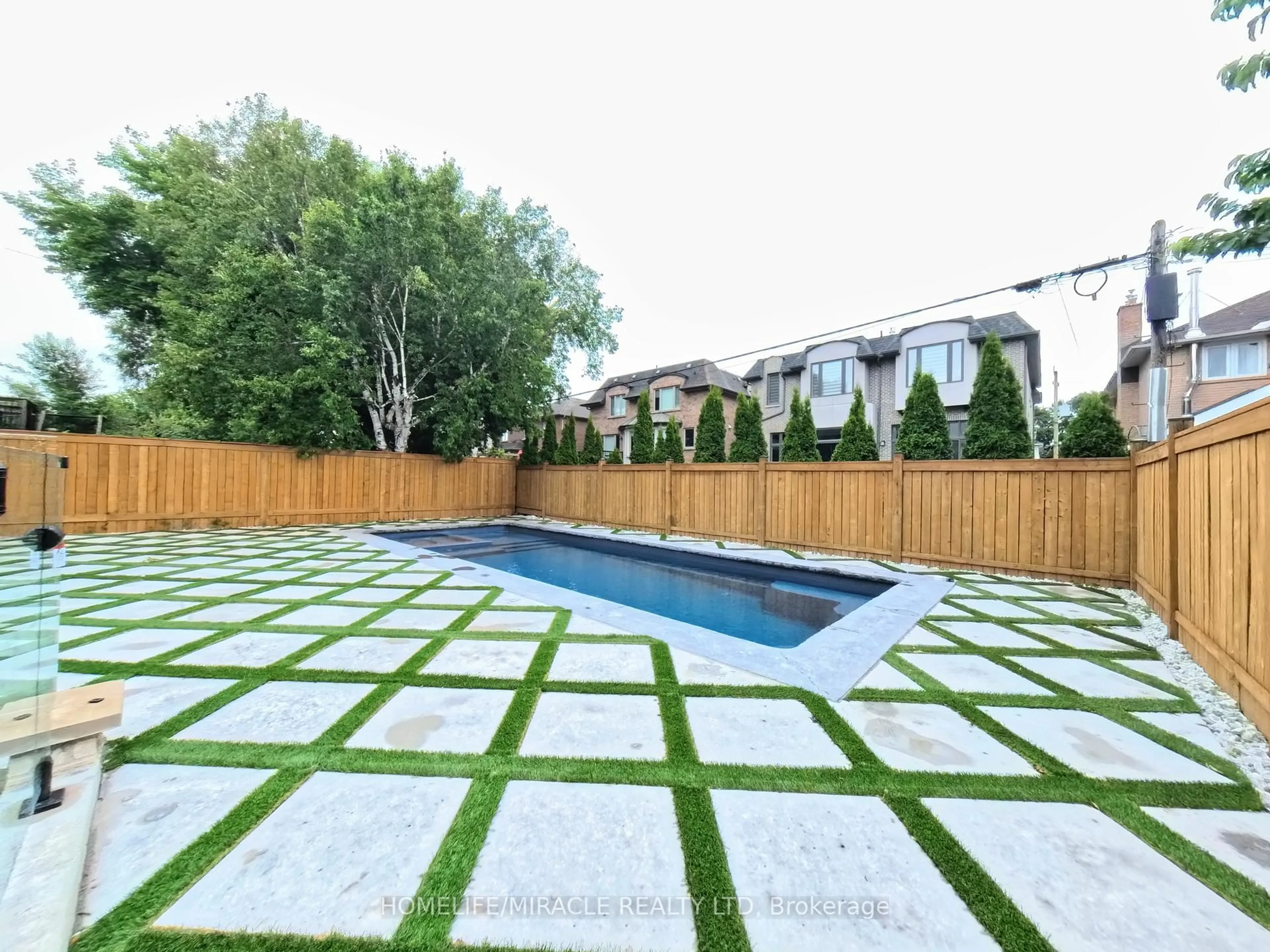 Patio, street for 167 Church Ave, Toronto Ontario M2N 4G4