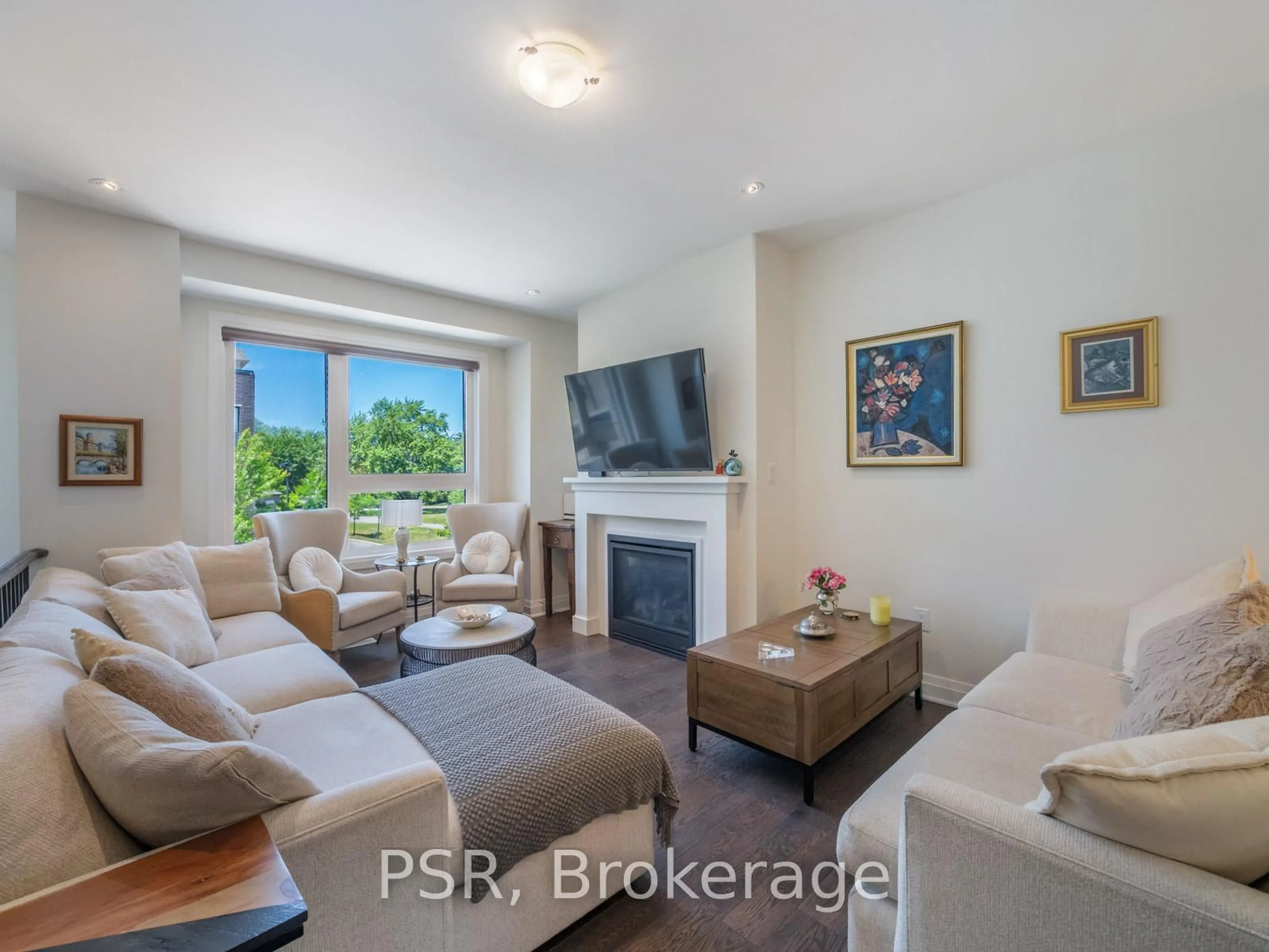 Living room with furniture, unknown for 23 Hollyhock Crt, Toronto Ontario M3B 0B4