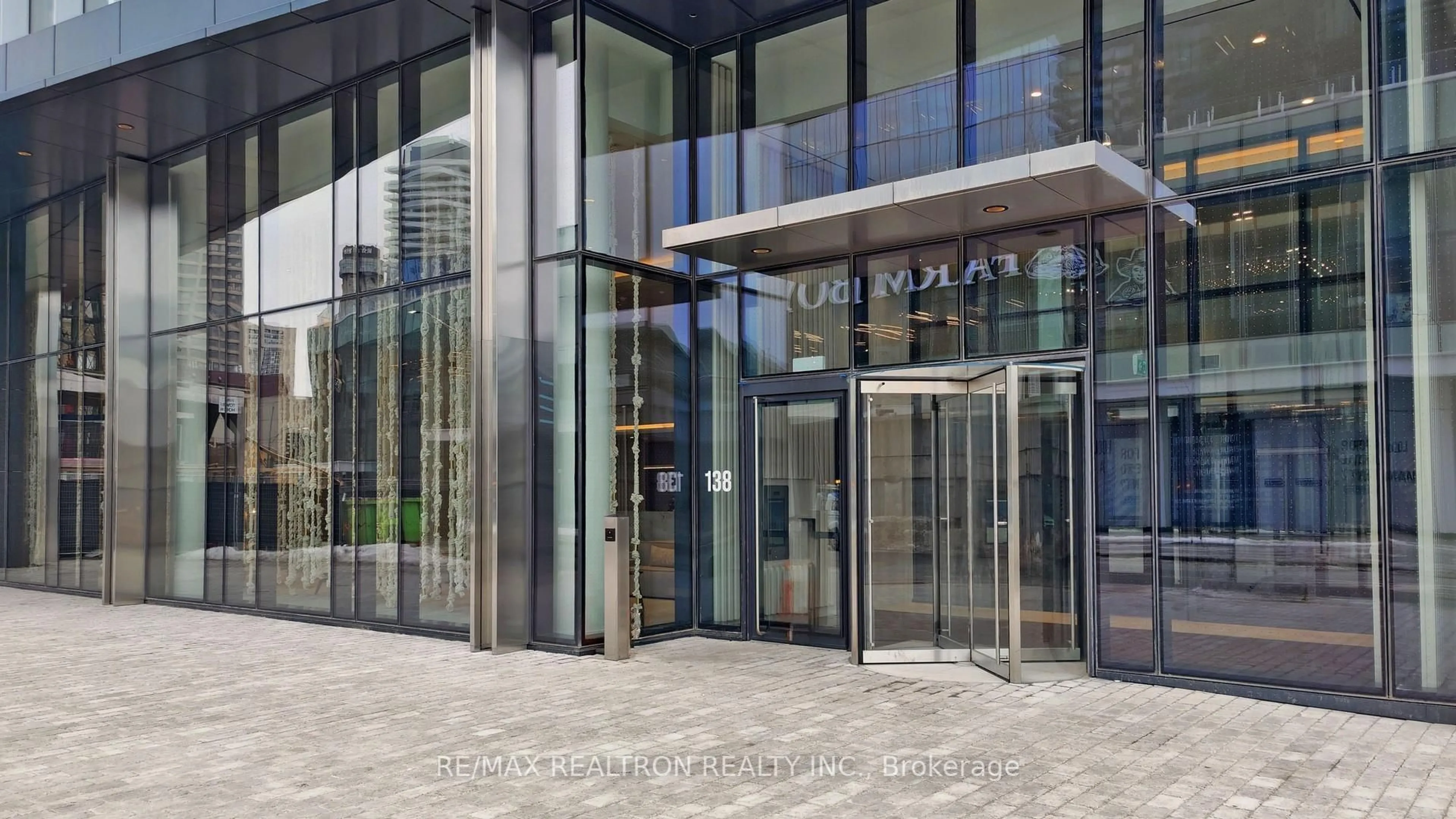 Indoor foyer for 138 Downes St #4008, Toronto Ontario M5E 0E4