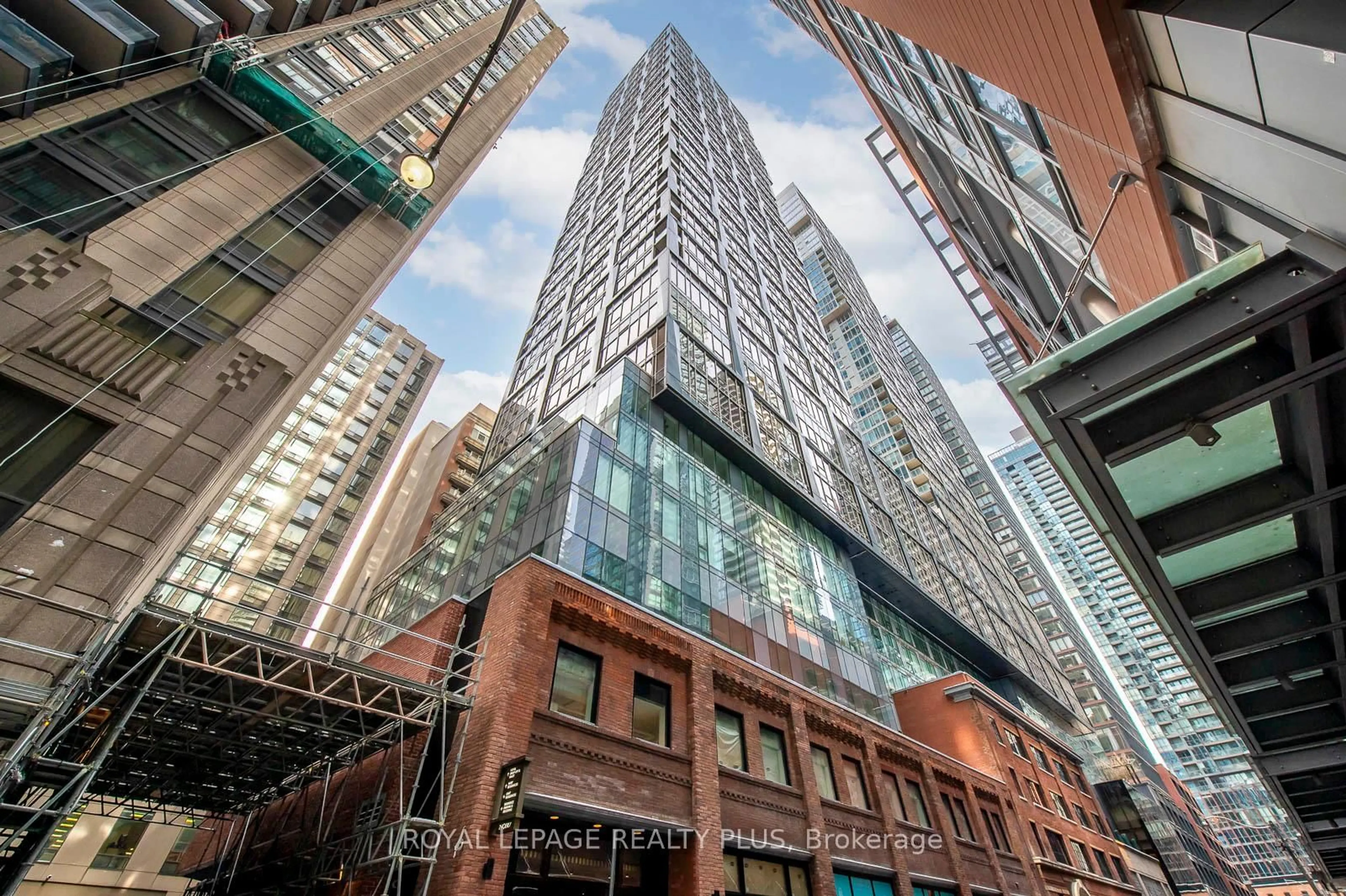 Indoor foyer for 15 Mercer St #3406, Toronto Ontario M5V 1H2