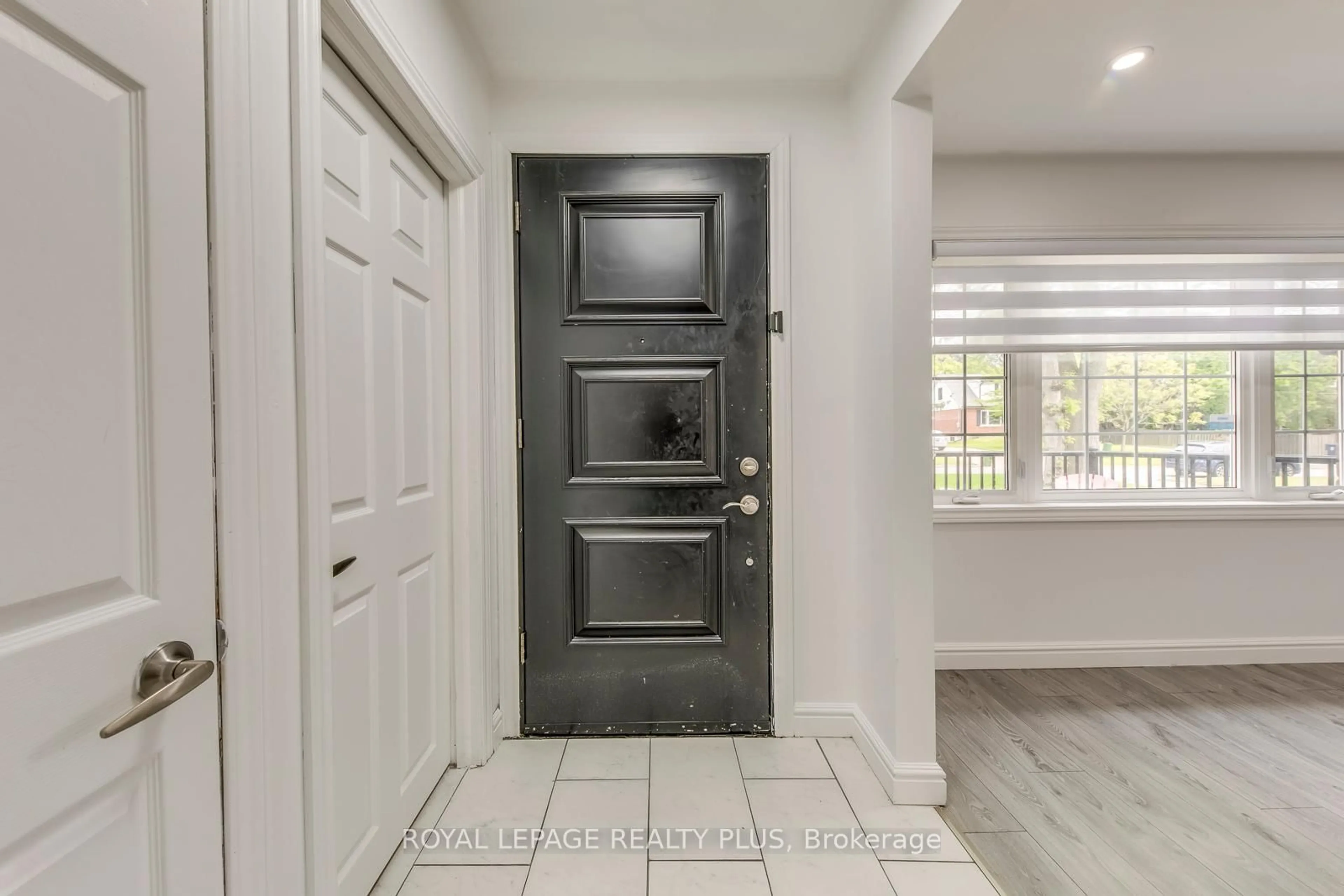 Indoor entryway for 15 Mercer St #3406, Toronto Ontario M5V 1H2