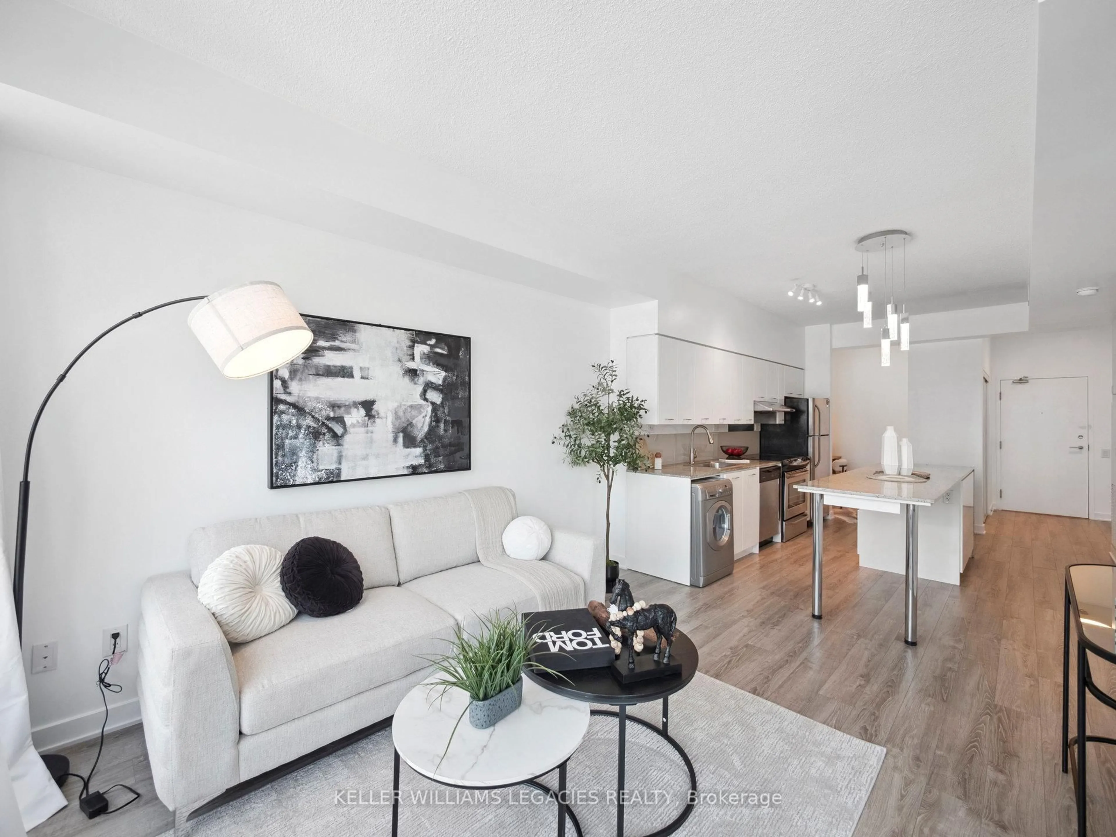 Living room with furniture, unknown for 29 Singer Crt #2703, Toronto Ontario M2K 0B3