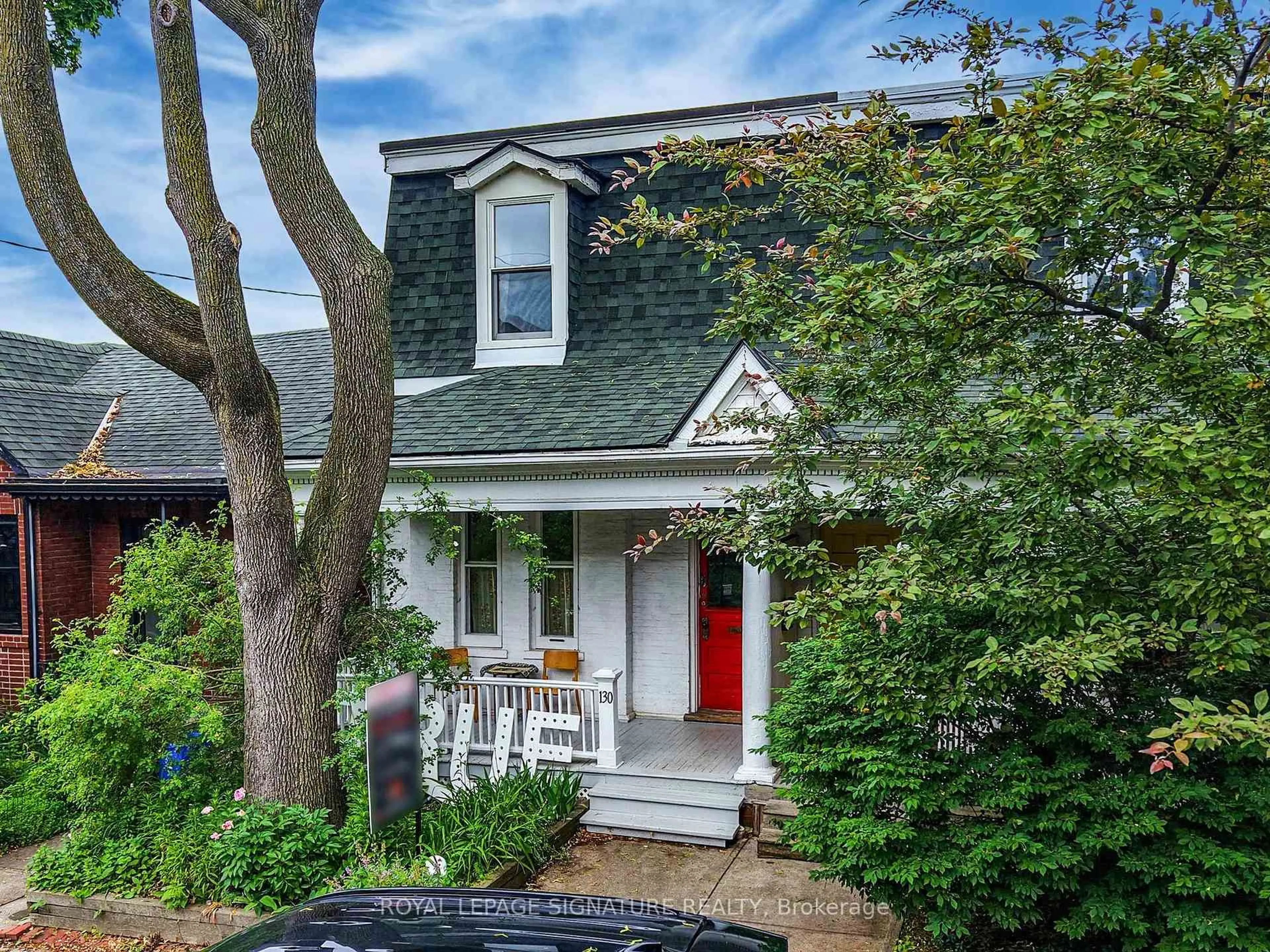Home with vinyl exterior material, street for 130 Manning Ave, Toronto Ontario M6J 2K5