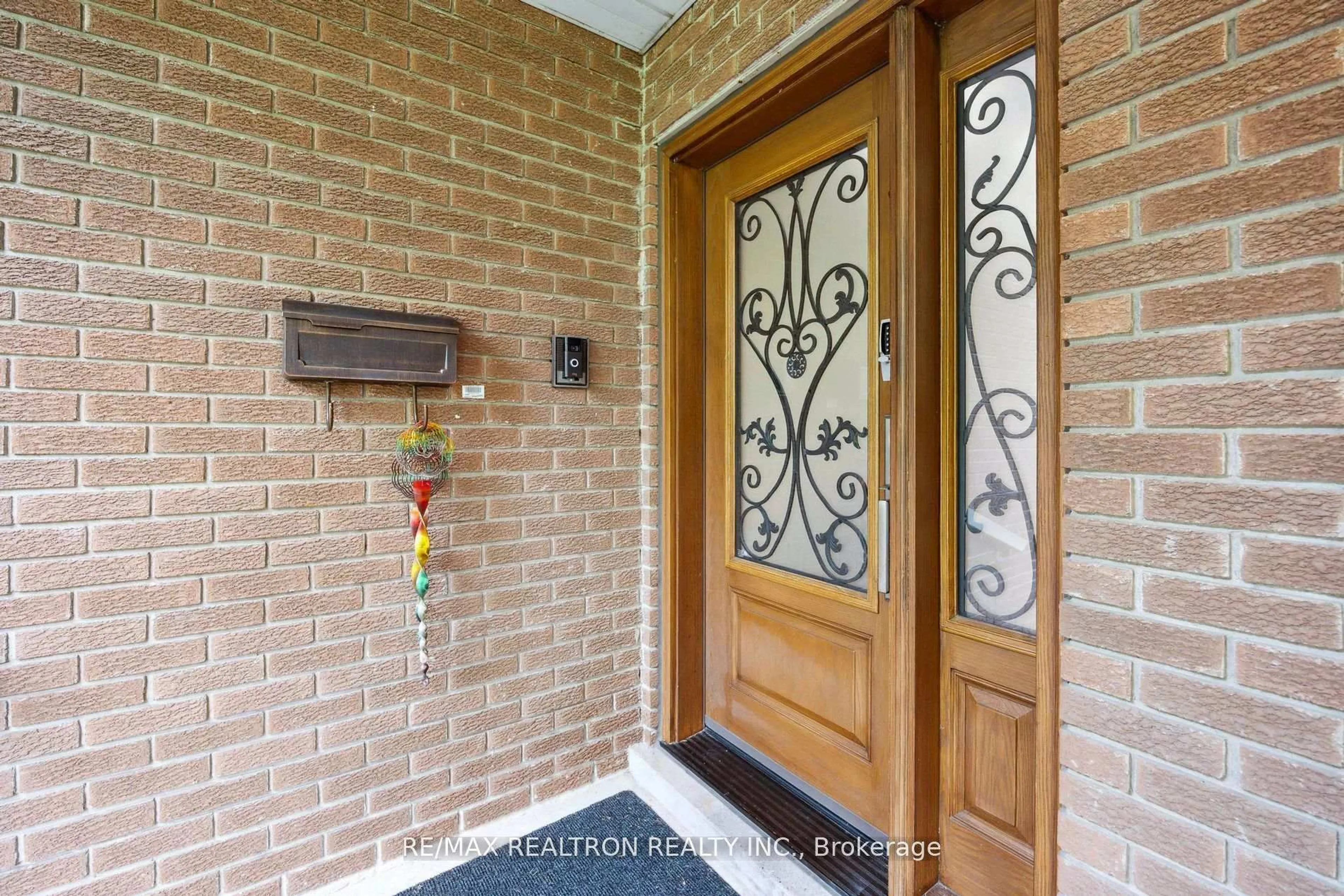 Indoor entryway for 167 Faywood Blvd, Toronto Ontario M3H 2Y1