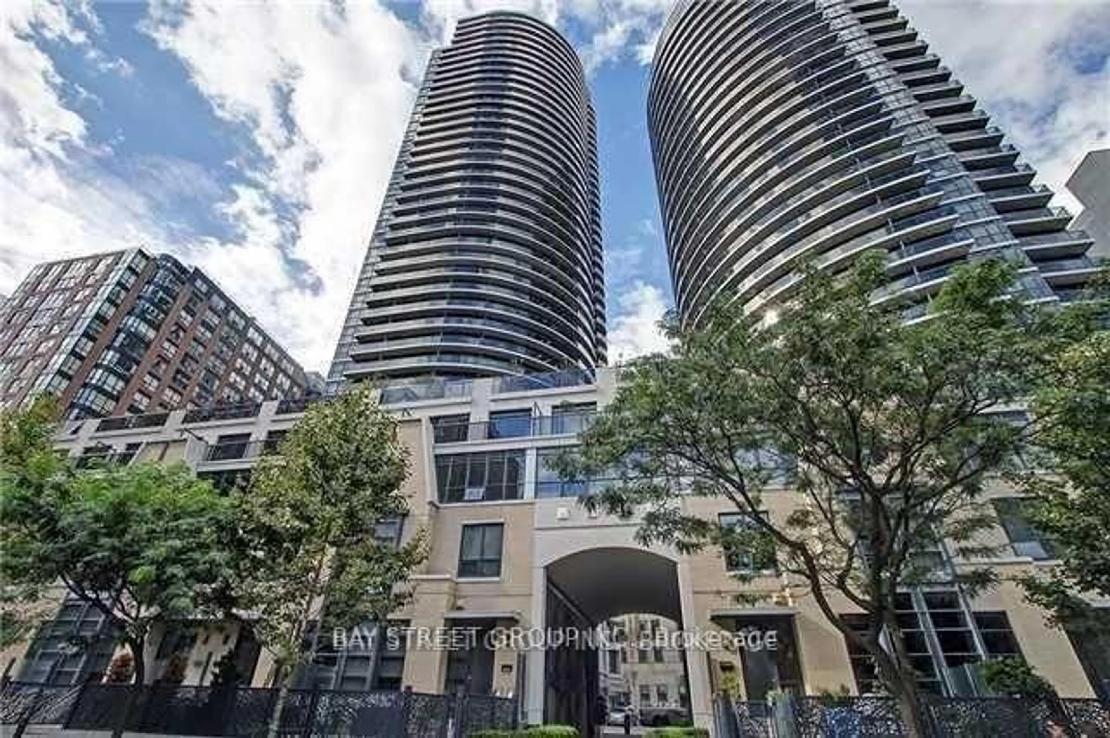 A pic from outside/outdoor area/front of a property/back of a property/a pic from drone, city buildings view from balcony for 21 Carlton St #1607, Toronto Ontario M5B 1L3