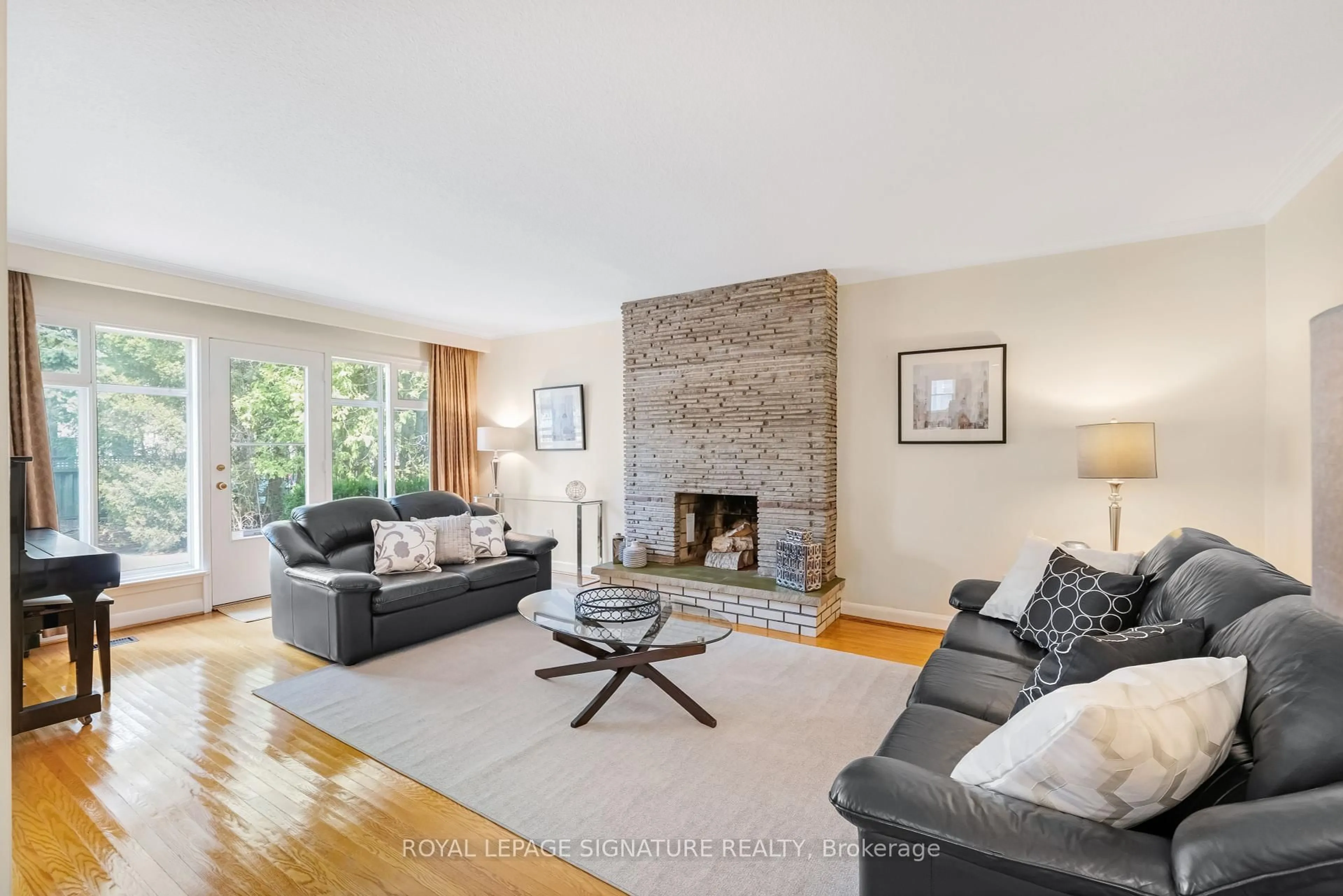Living room with furniture, unknown for 12 Feldbar Crt, Toronto Ontario M2N 4P8
