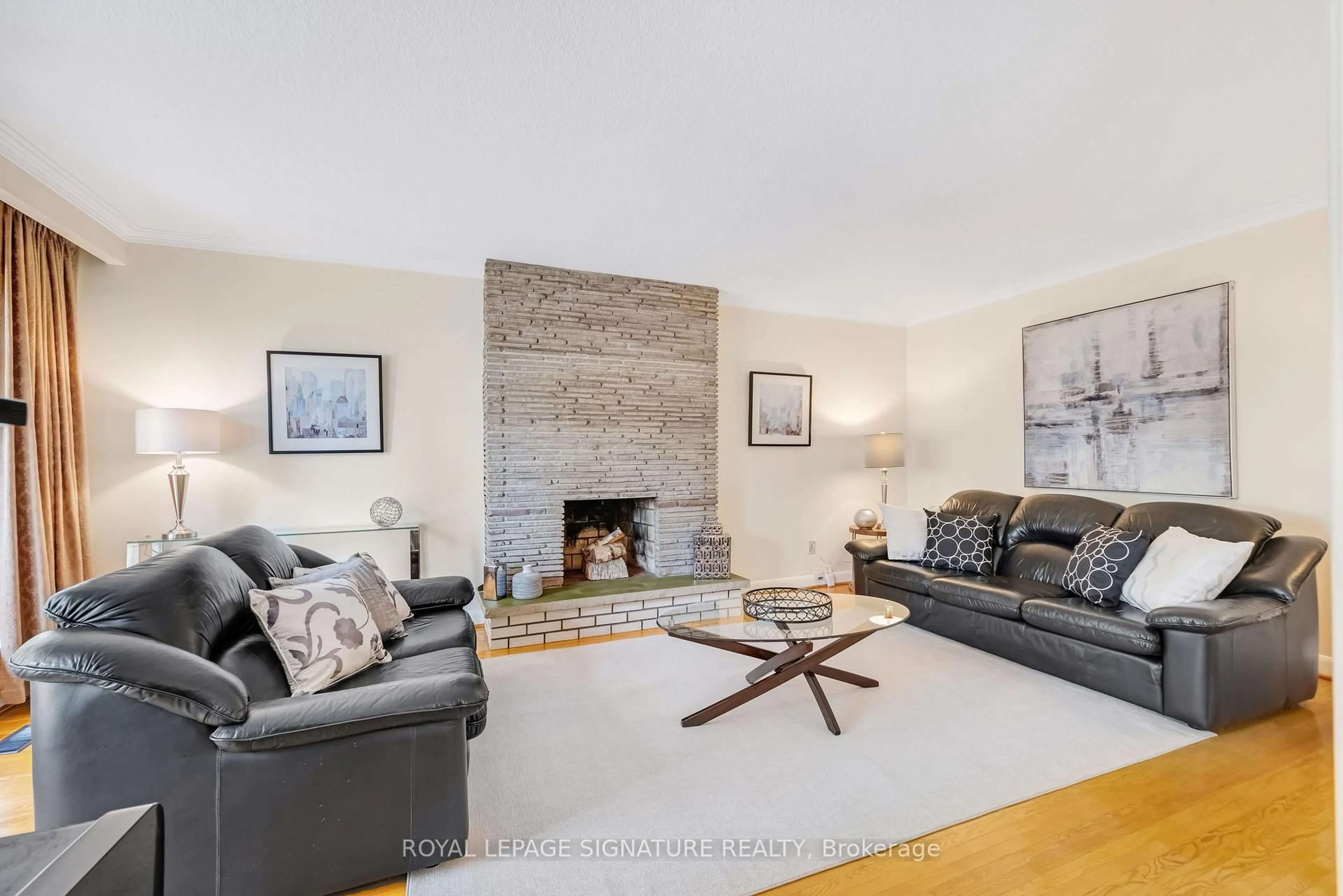 Living room with furniture, unknown for 12 Feldbar Crt, Toronto Ontario M2N 4P8