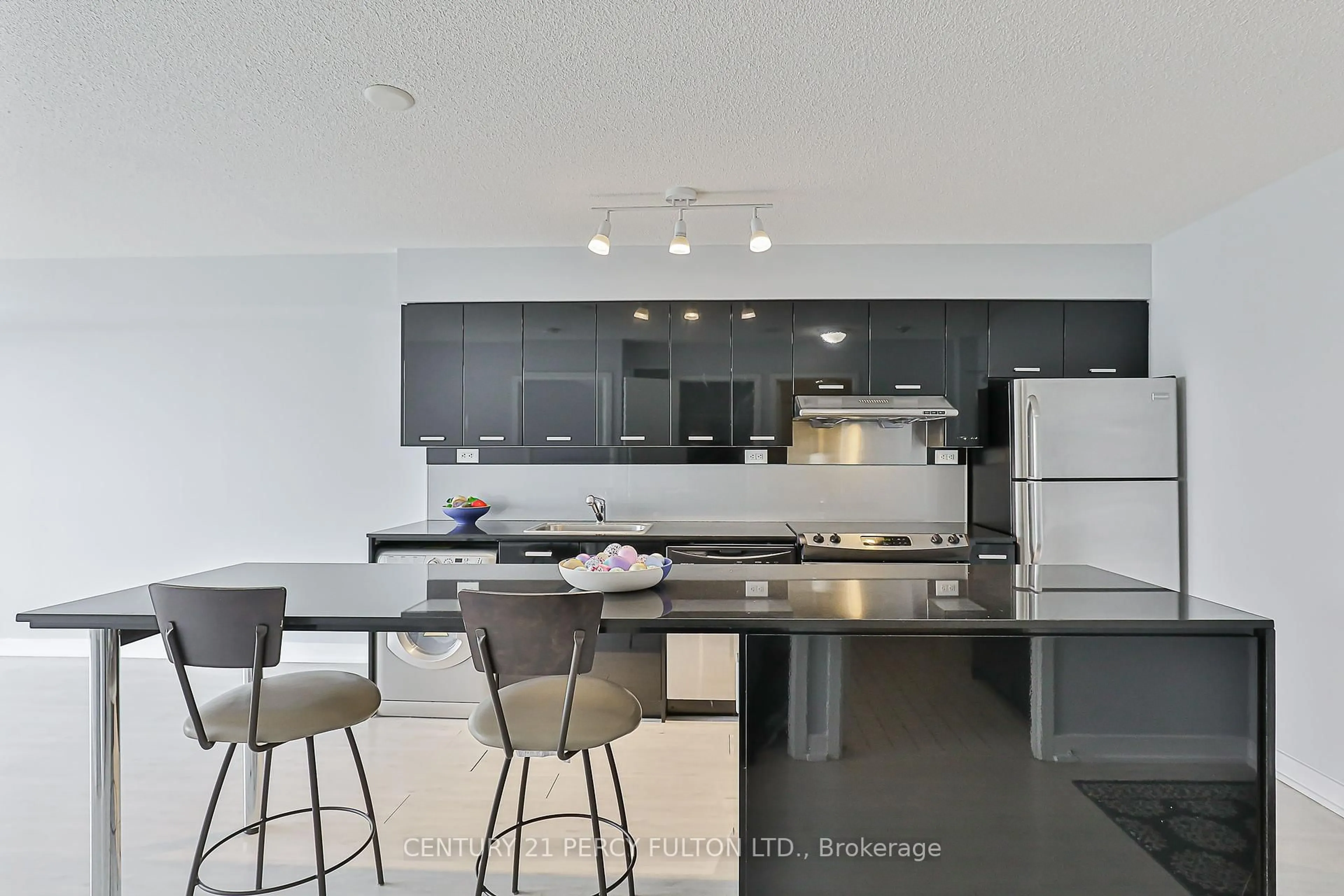 Open concept kitchen, unknown for 19 Singer Crt #1612, Toronto Ontario M2K 0B2