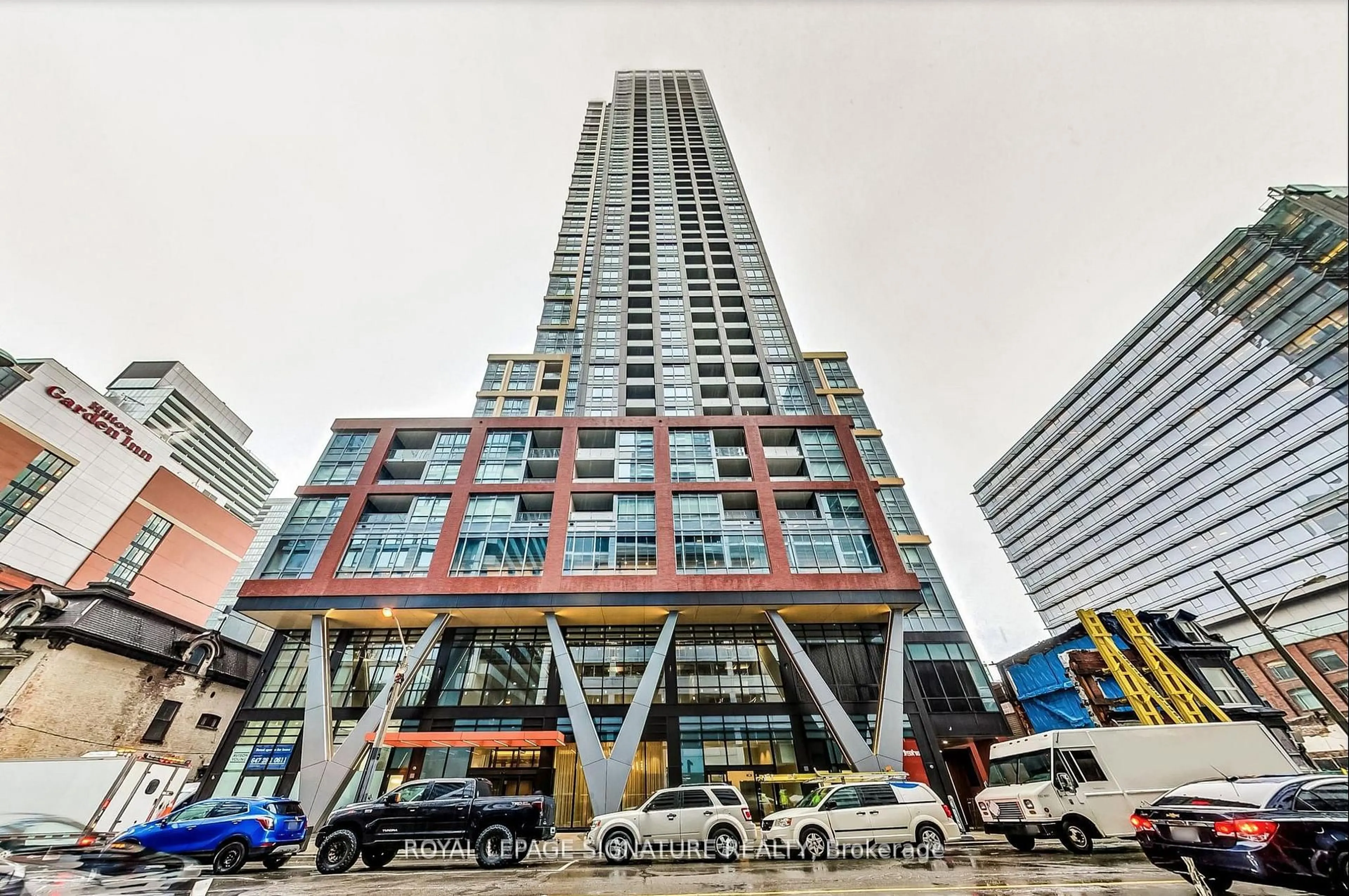 Indoor foyer for 108 Peter St #4705, Toronto Ontario M5V 0W2