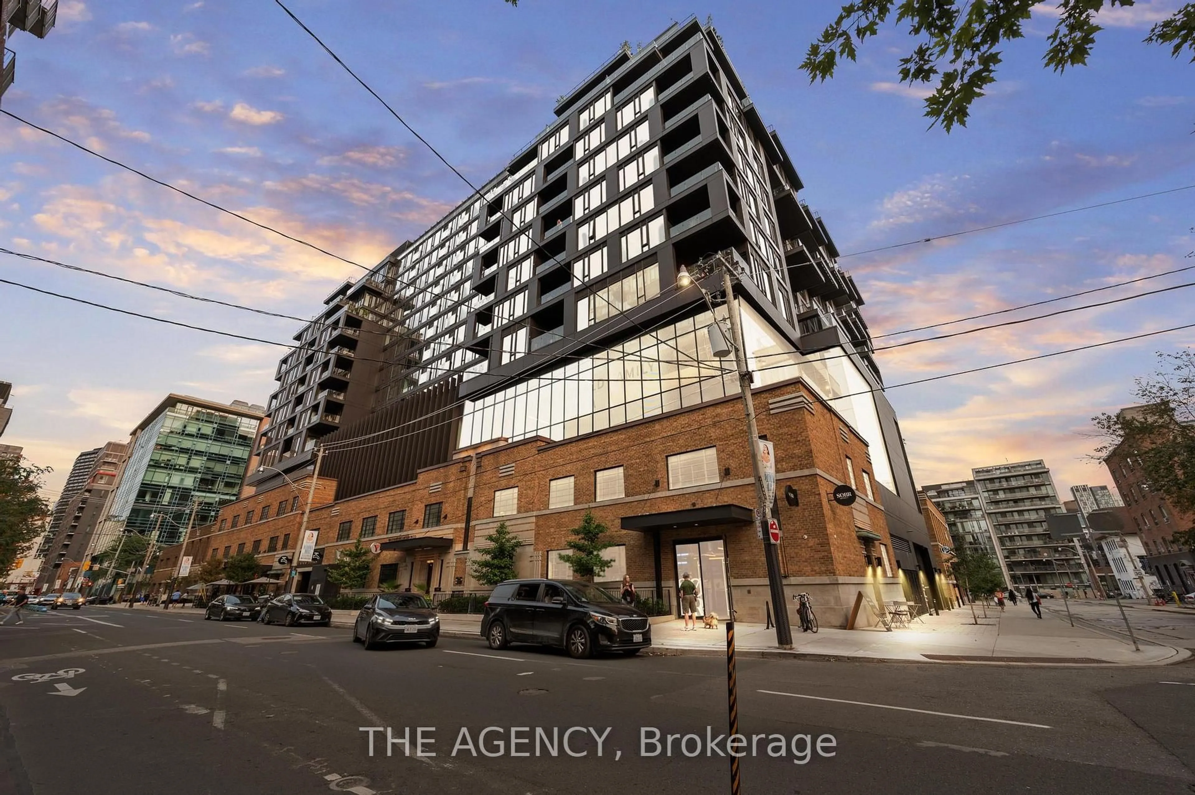 A pic from outside/outdoor area/front of a property/back of a property/a pic from drone, building for 505 Richmond St #730, Toronto Ontario M5V 0P4