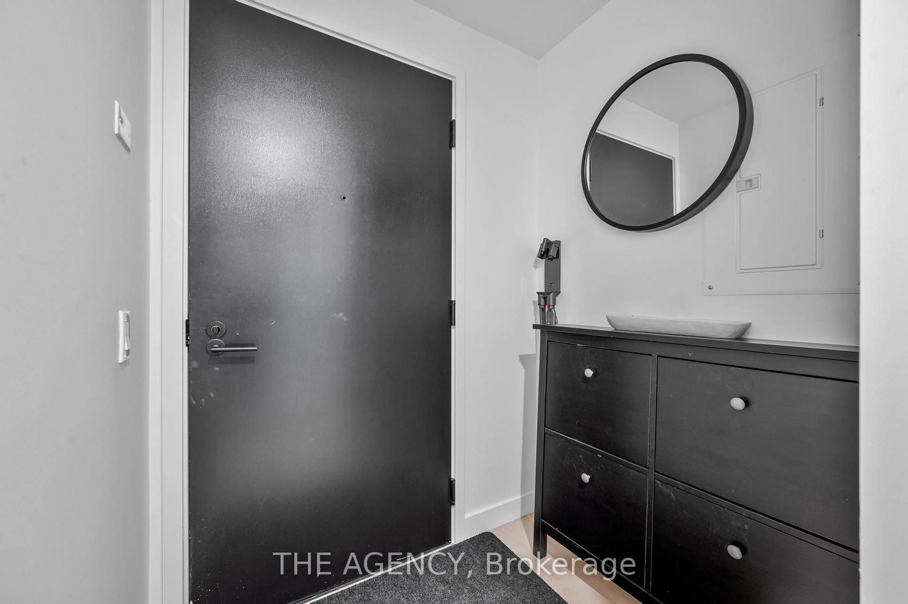 A pic of a room for 505 Richmond St #730, Toronto Ontario M5V 0P4