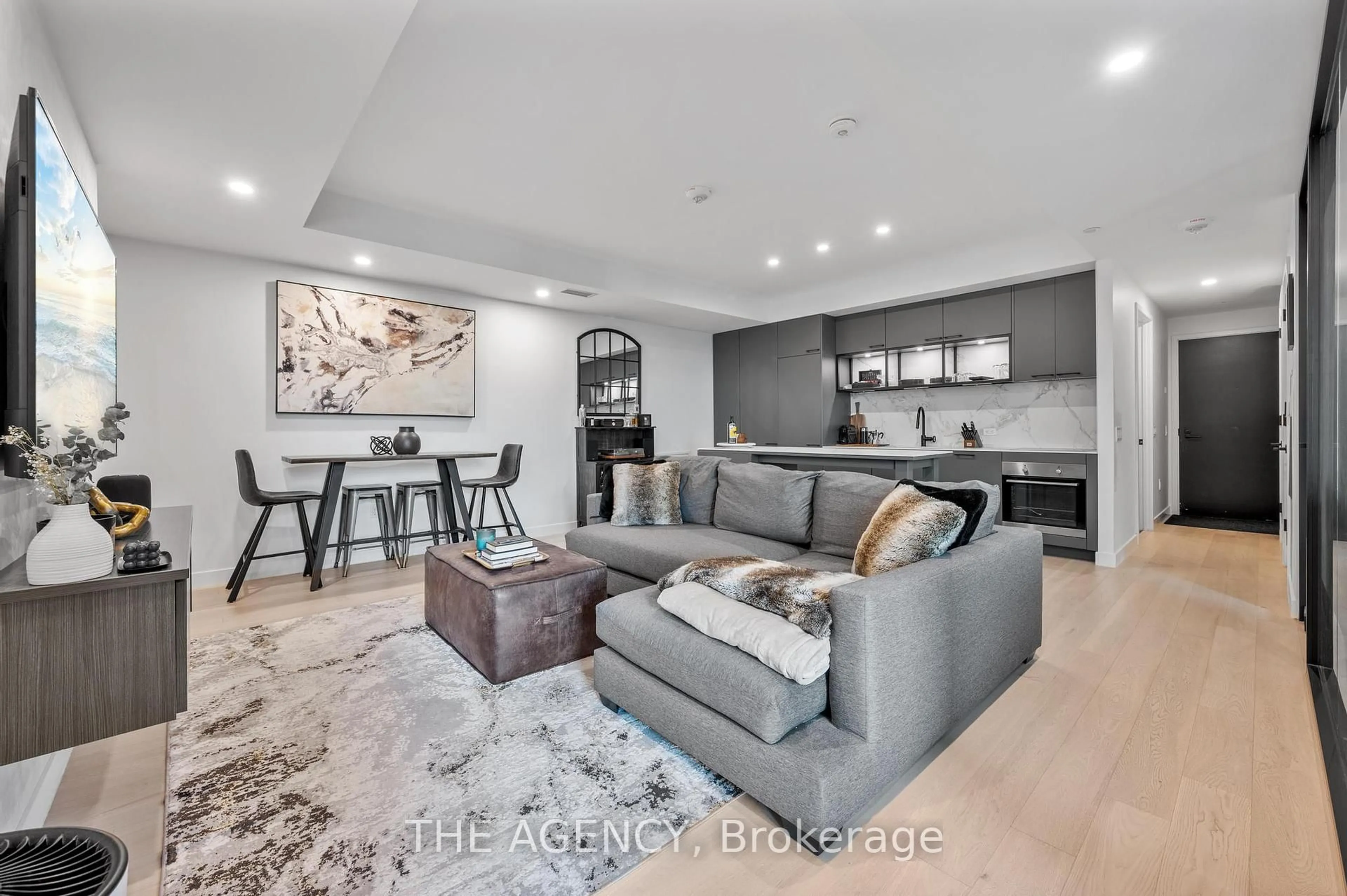 Living room with furniture, unknown for 505 Richmond St #730, Toronto Ontario M5V 0P4