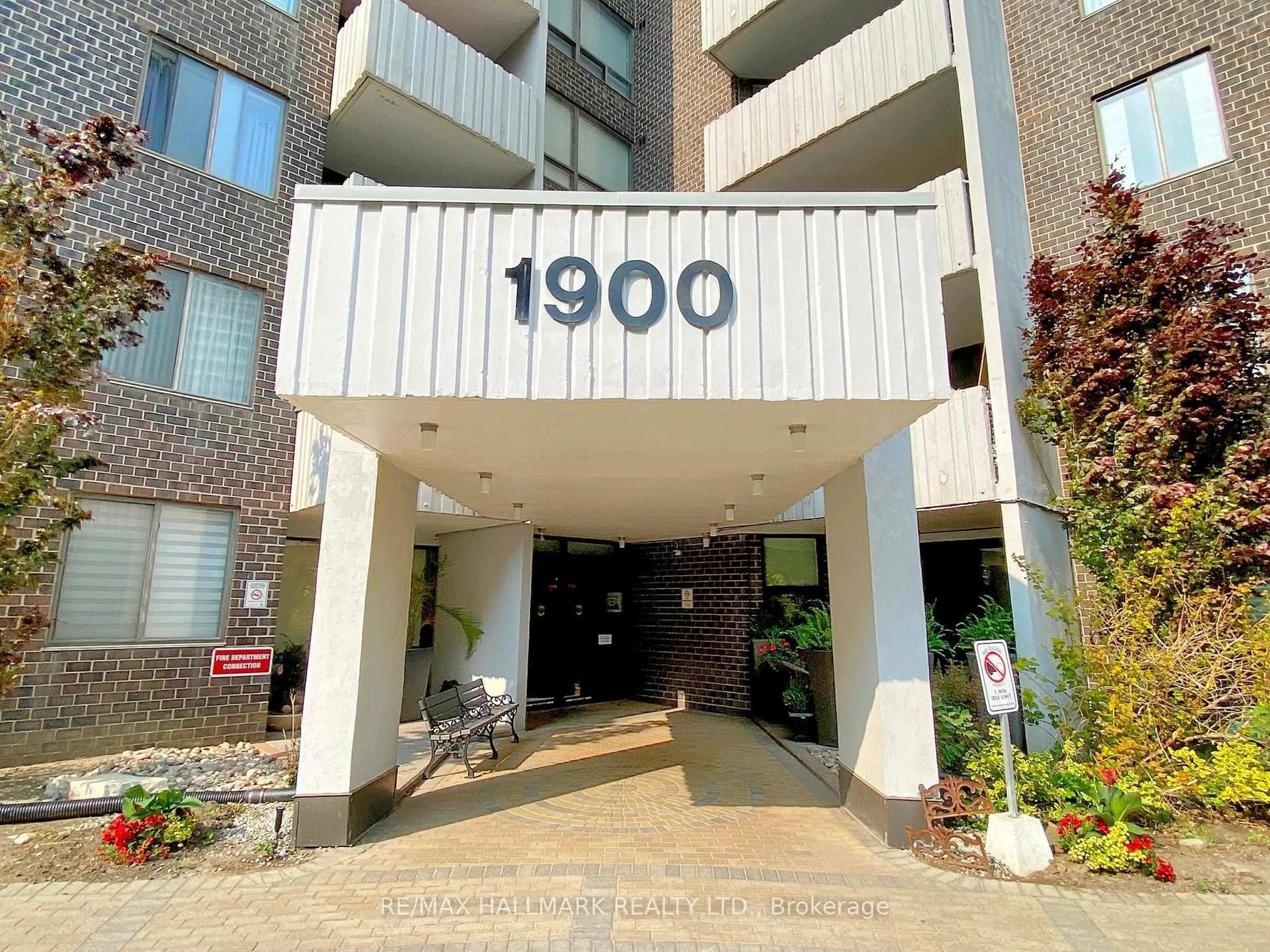 Indoor foyer for 1900 Sheppard Ave #804, Toronto Ontario M2J 4T4