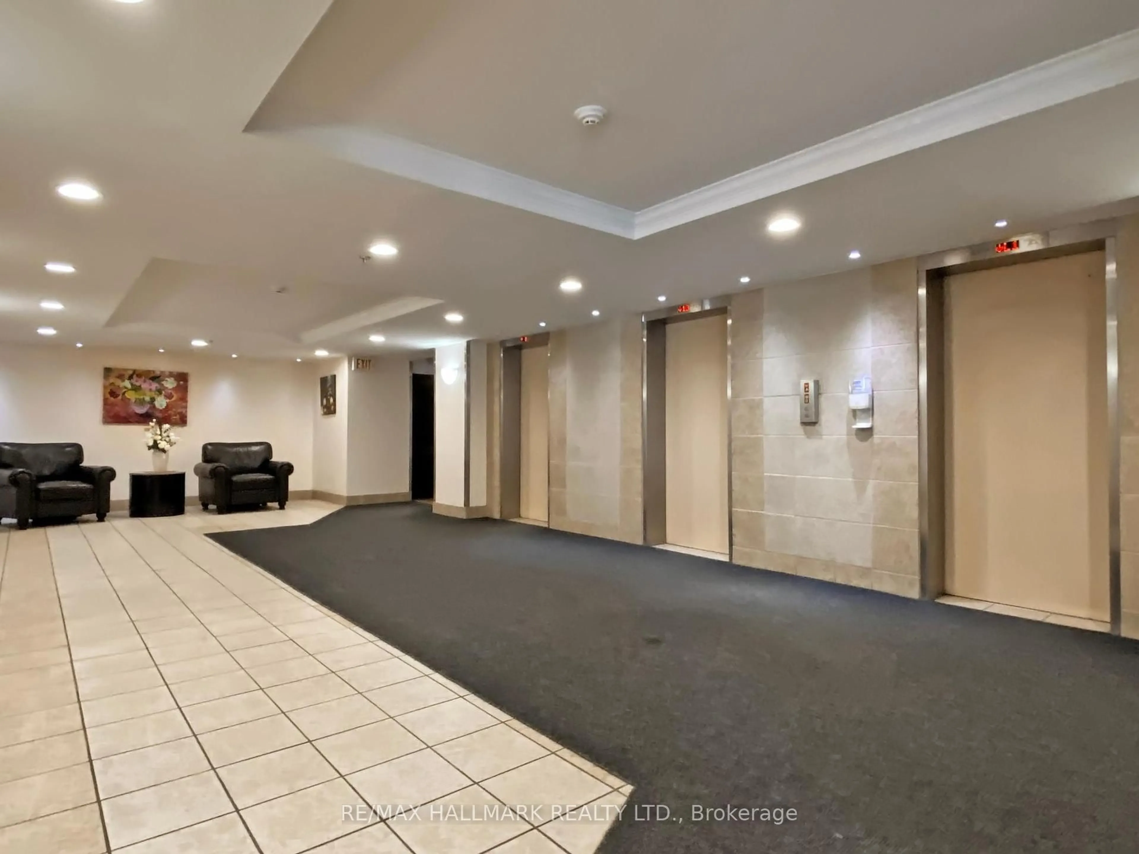Indoor foyer for 1900 Sheppard Ave #804, Toronto Ontario M2J 4T4
