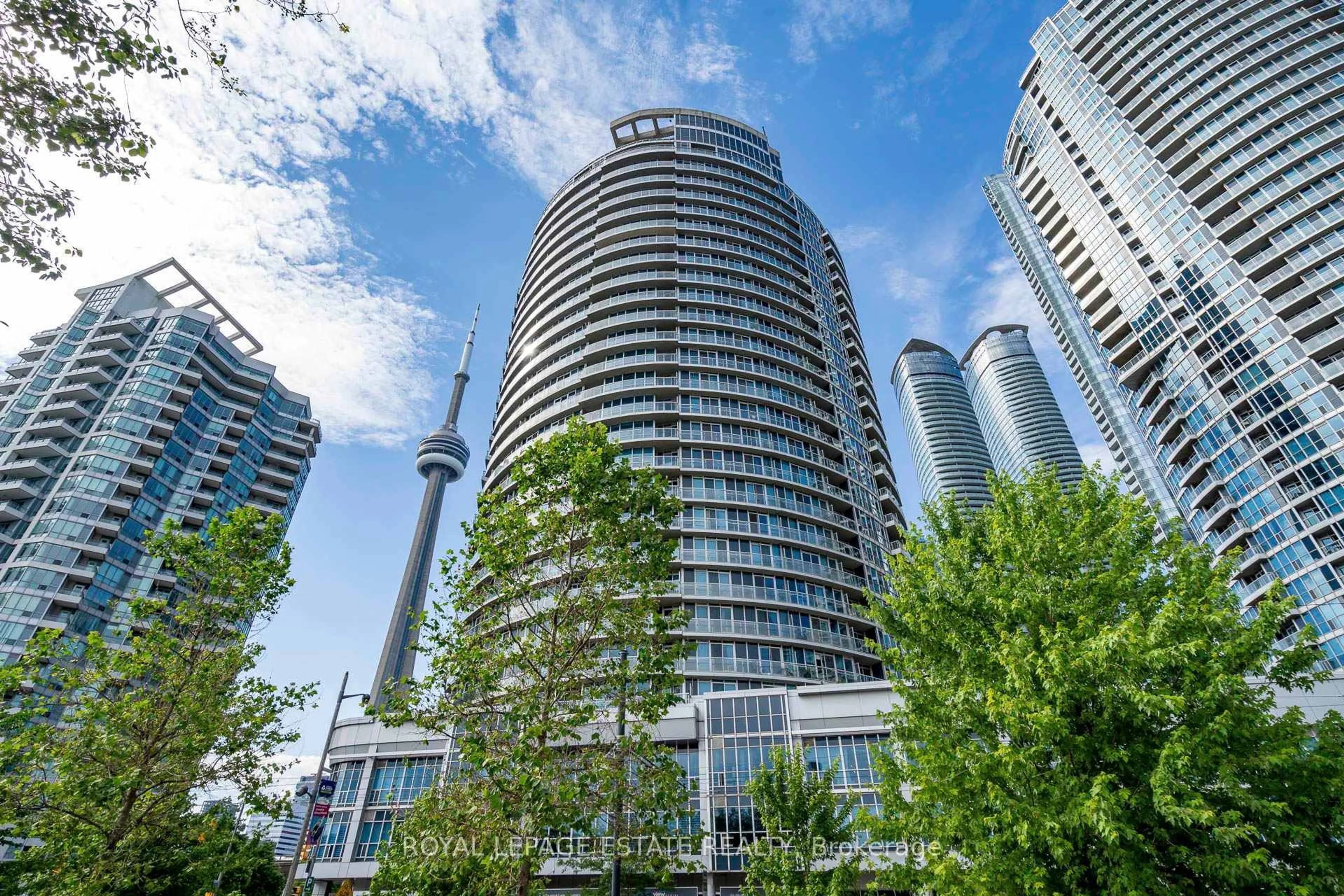 Unknown for 218 Queens Quay #402, Toronto Ontario M5J 2Y6