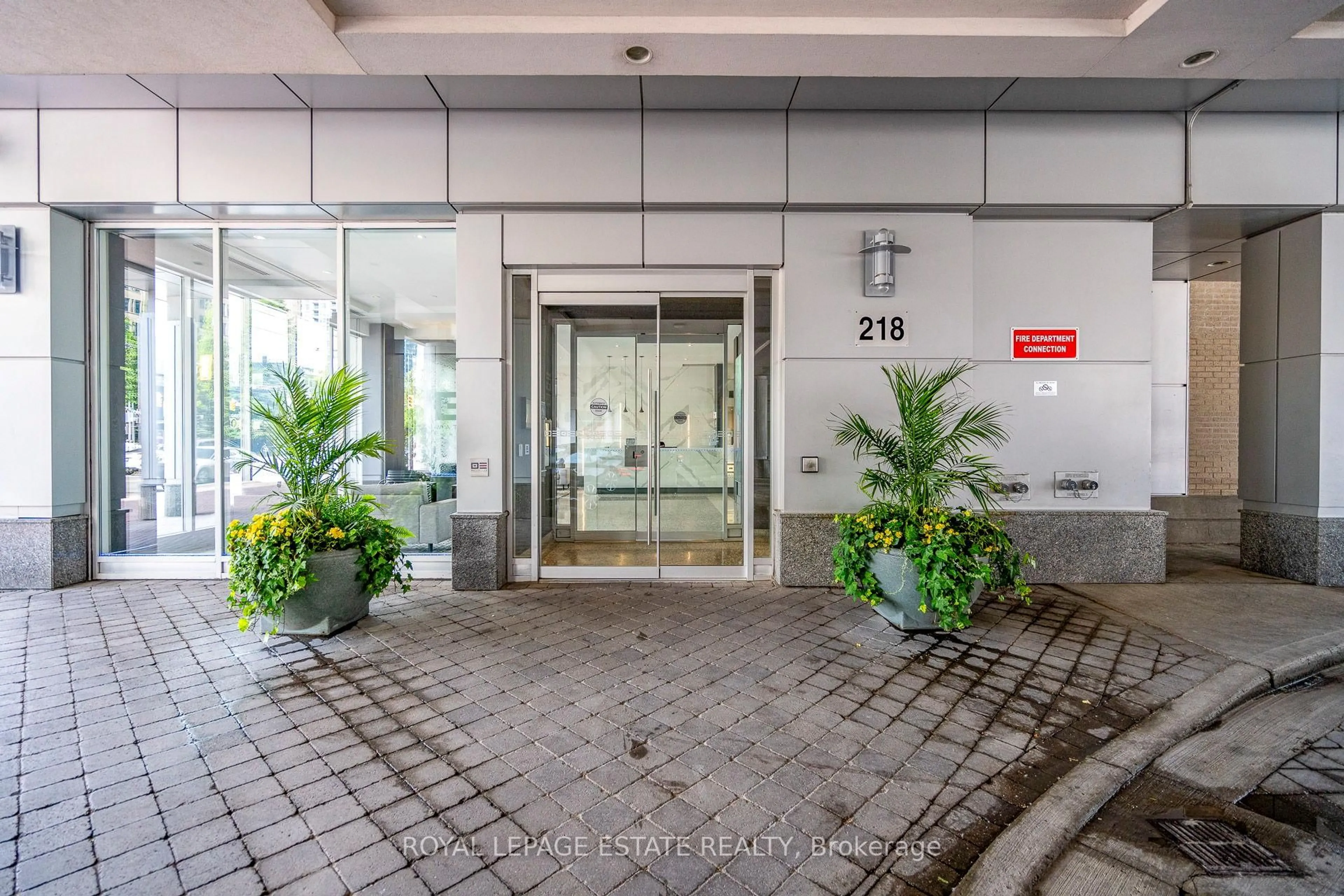 Indoor foyer for 218 Queens Quay #402, Toronto Ontario M5J 2Y6