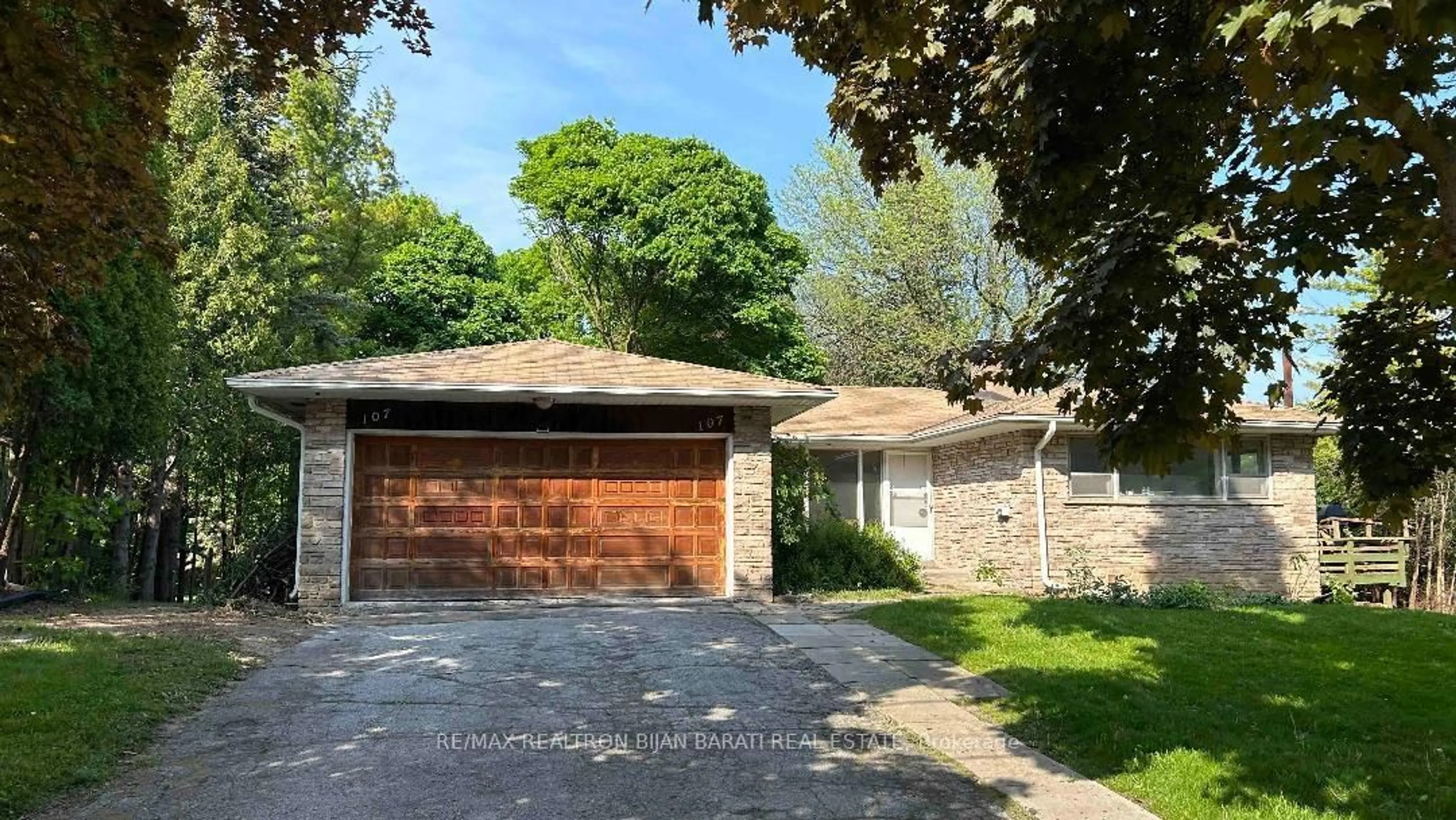A pic from outside/outdoor area/front of a property/back of a property/a pic from drone, street for 107 Burbank Dr, Toronto Ontario M2K 1N6